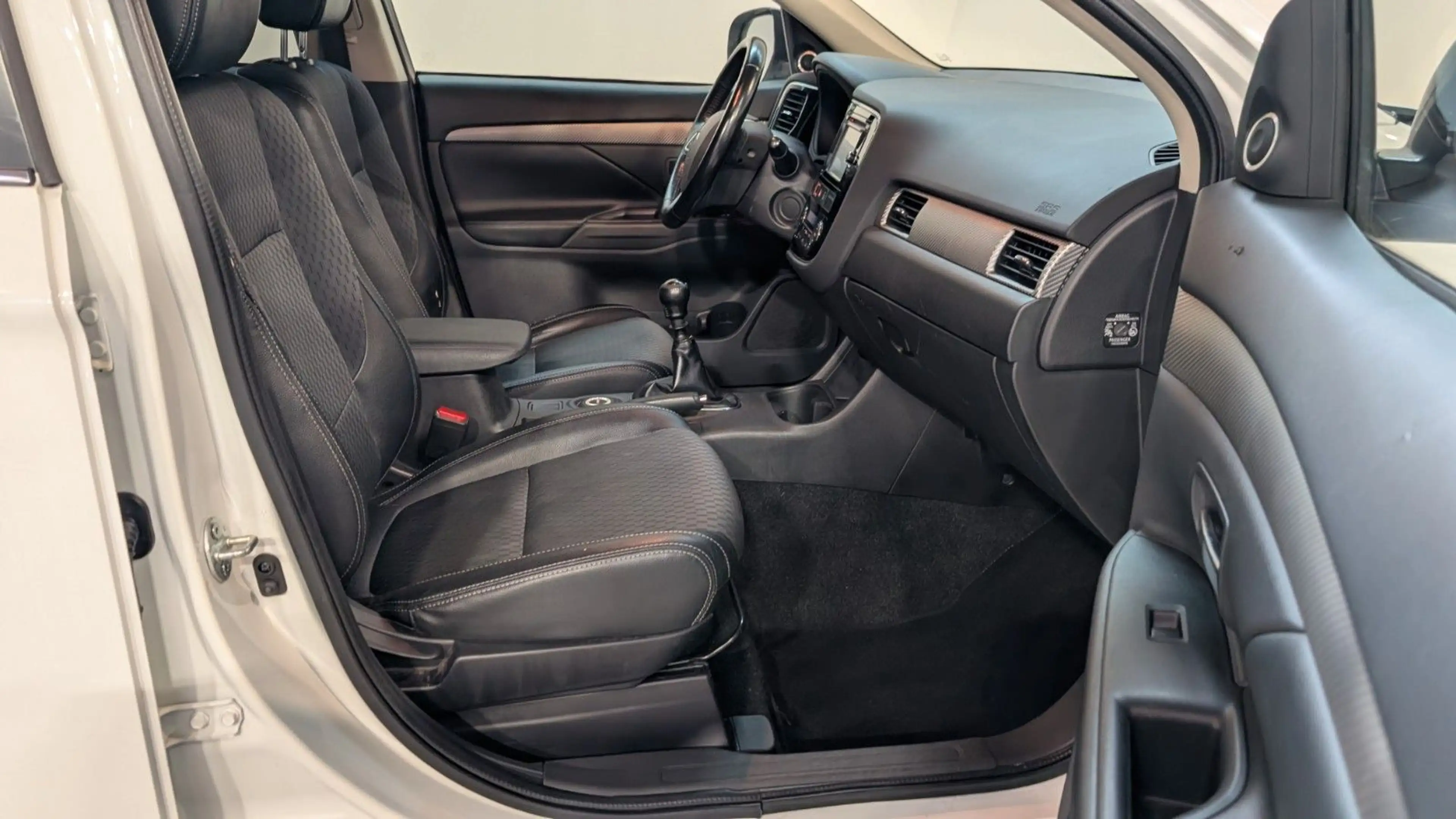 Mitsubishi Outlander 2.2 DI-d  ClearTec Intense 4WD AHK*19" — photo 12