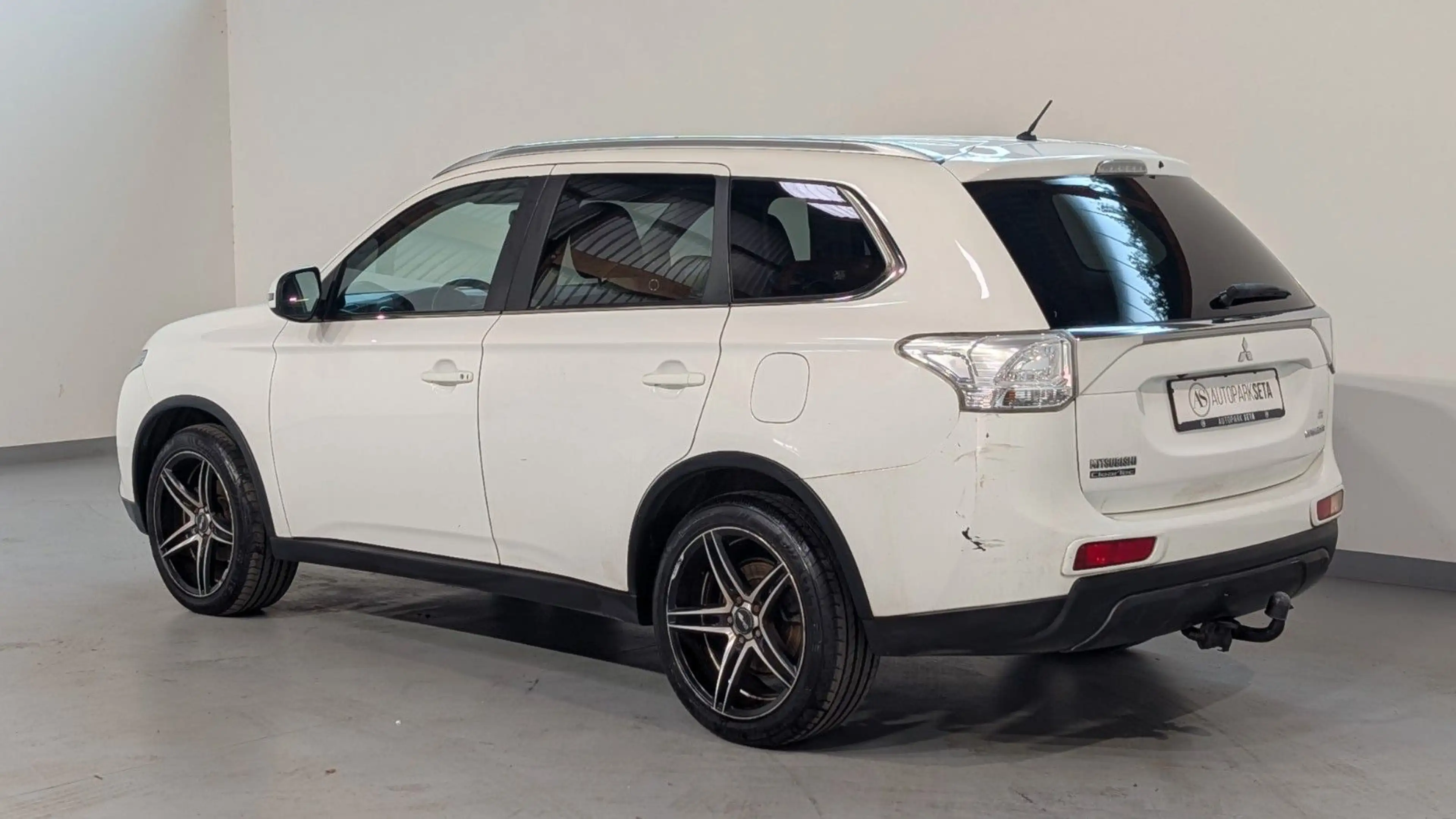 Mitsubishi Outlander 2.2 DI-d  ClearTec Intense 4WD AHK*19" — photo 6
