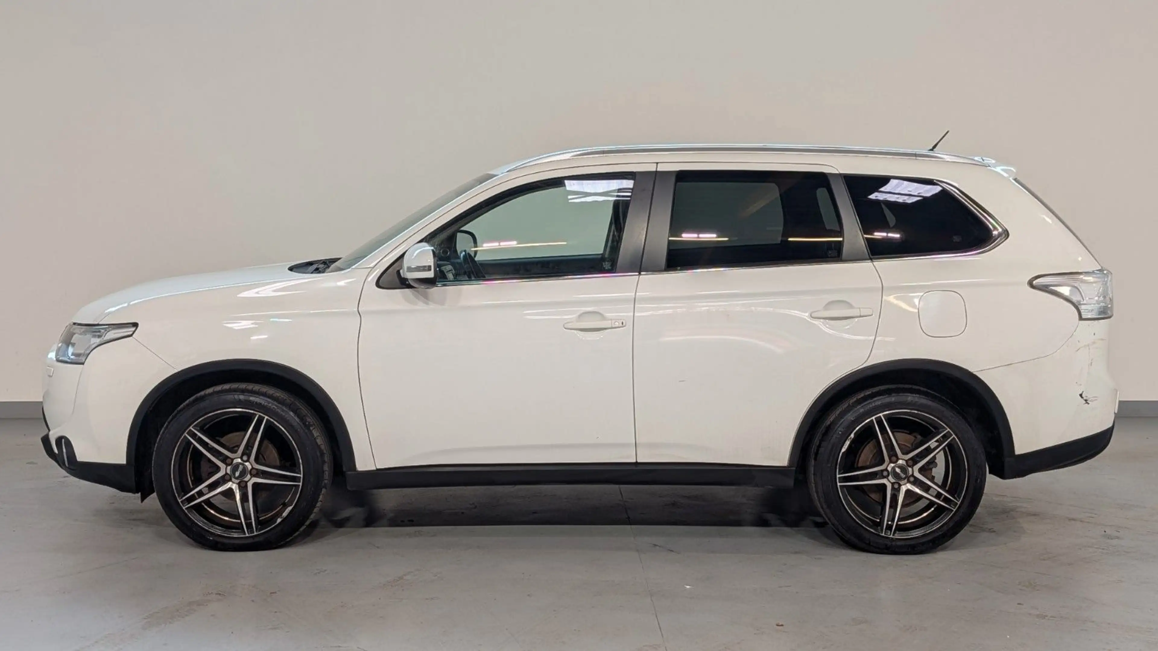Mitsubishi Outlander 2.2 DI-d  ClearTec Intense 4WD AHK*19" — photo 7