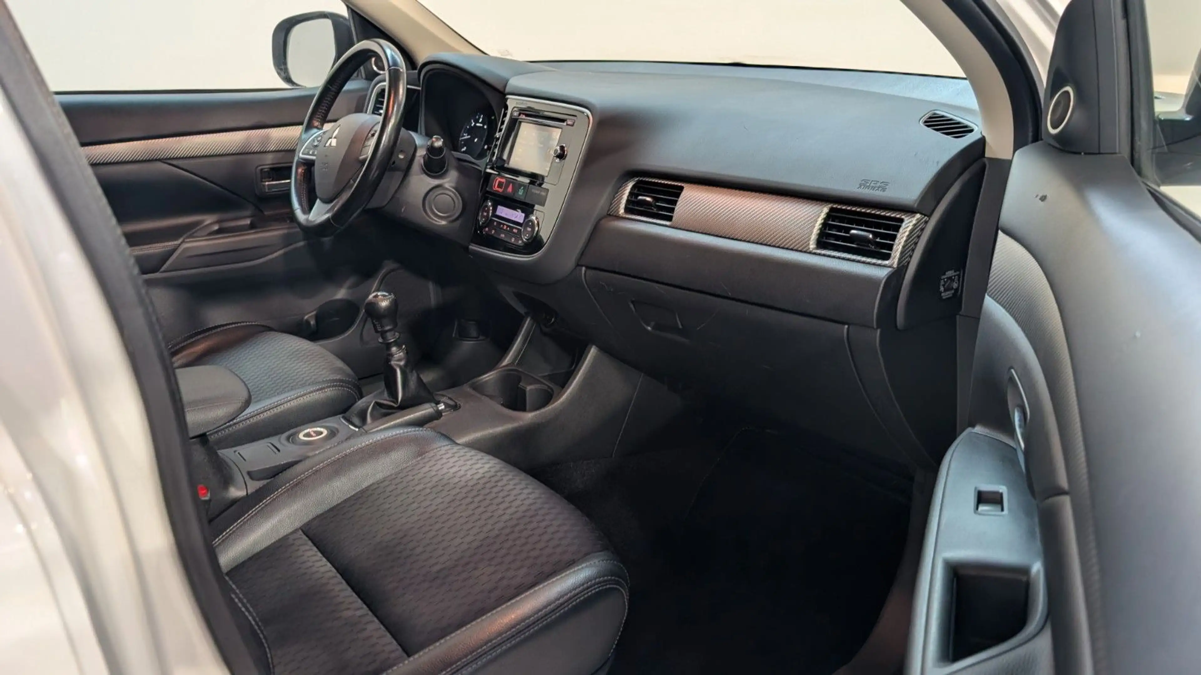 Mitsubishi Outlander 2.2 DI-d  ClearTec Intense 4WD AHK*19" — photo 11