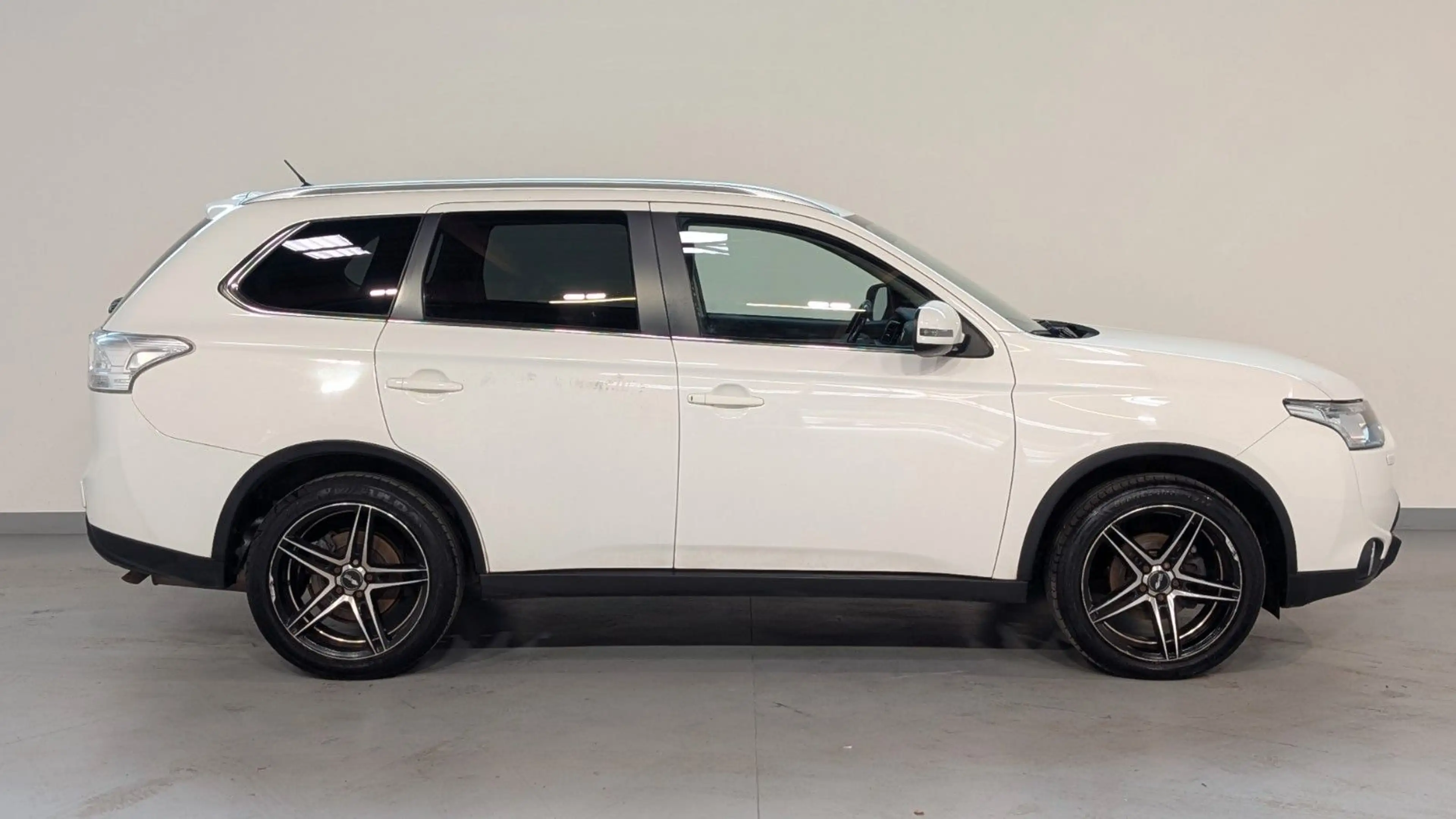 Mitsubishi Outlander 2.2 DI-d  ClearTec Intense 4WD AHK*19" — photo 8