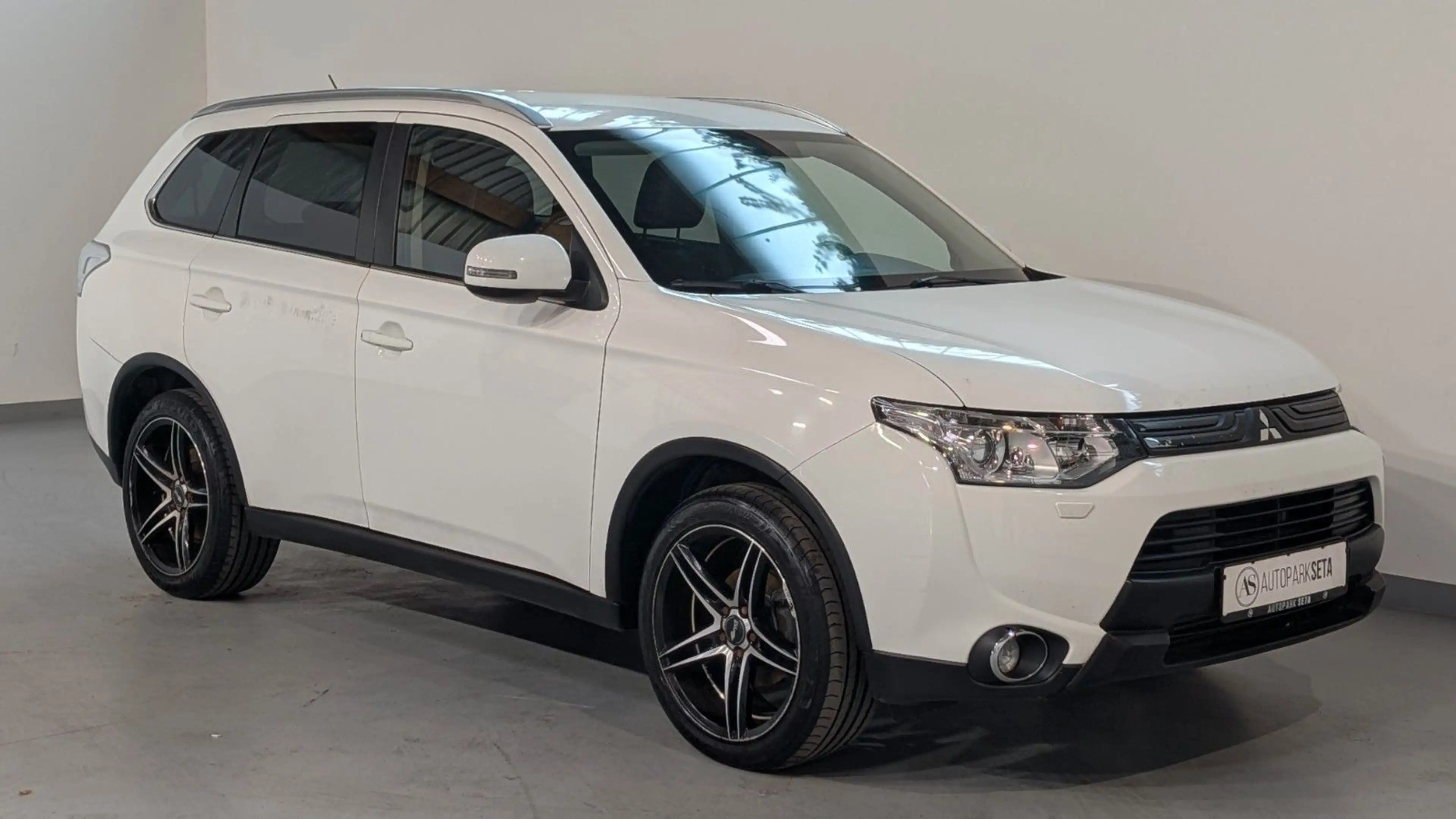 Mitsubishi Outlander 2.2 DI-d  ClearTec Intense 4WD AHK*19" — photo 3