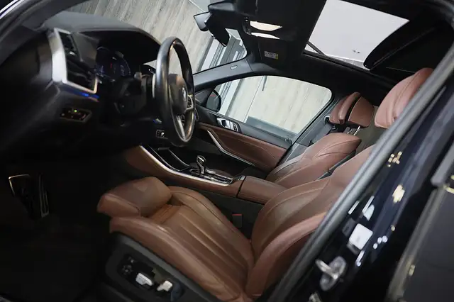 BMW X5 view 11