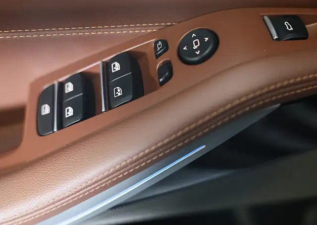 BMW X5 view 25