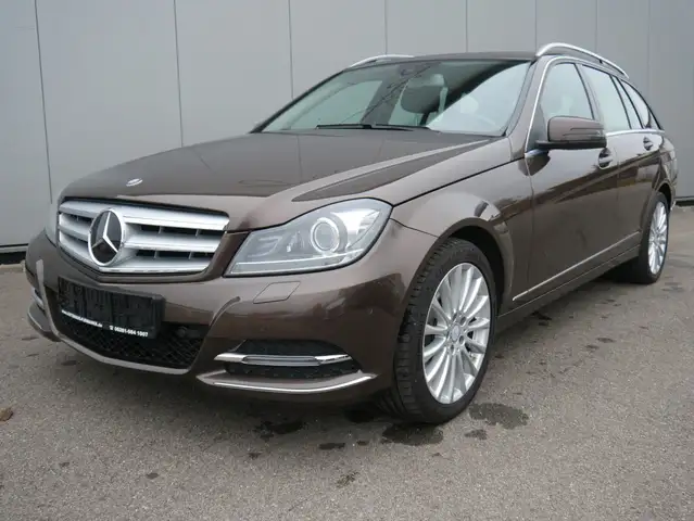 Mercedes-Benz C 250 T CGI Avantgarde NAVI/BIXENON/STHZ/AHK