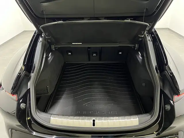 Porsche Taycan view 10