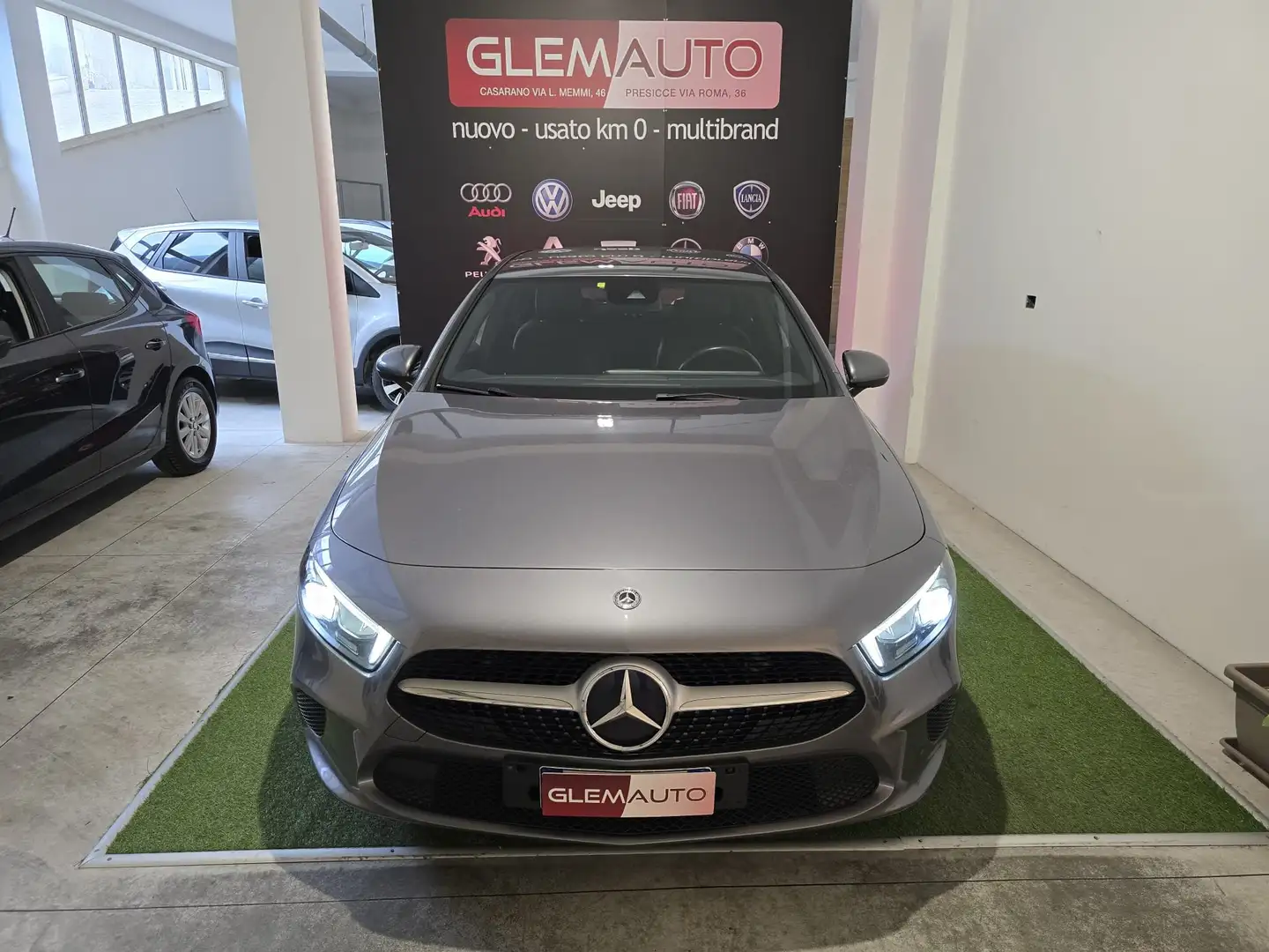 Mercedes-Benz A 180 A 180 d Sport auto Gris - 2