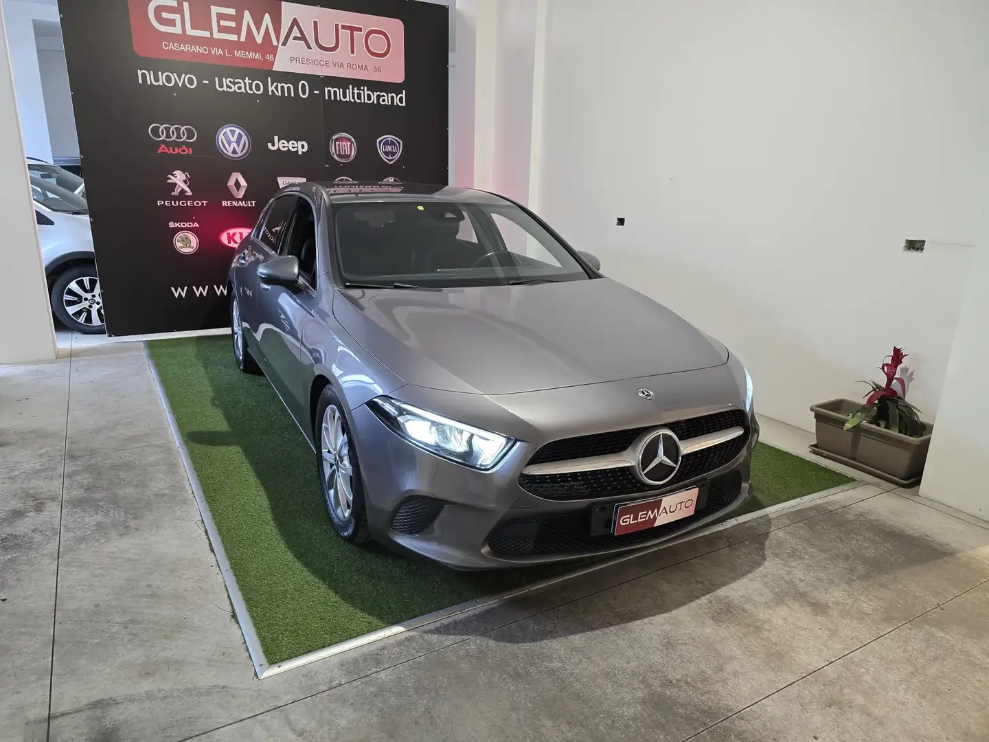 Mercedes-Benz A 180 A 180 d Sport auto Gris - 1