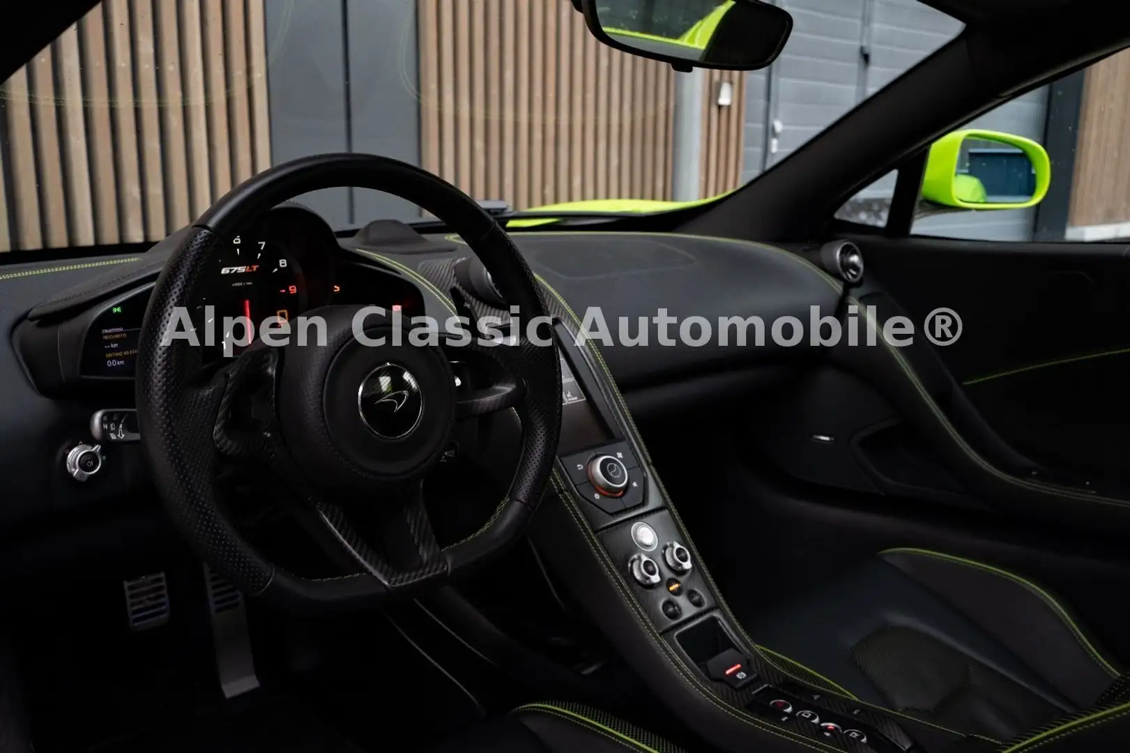 McLaren 675LT Carbon Lift McLaren Service Zielony - 2