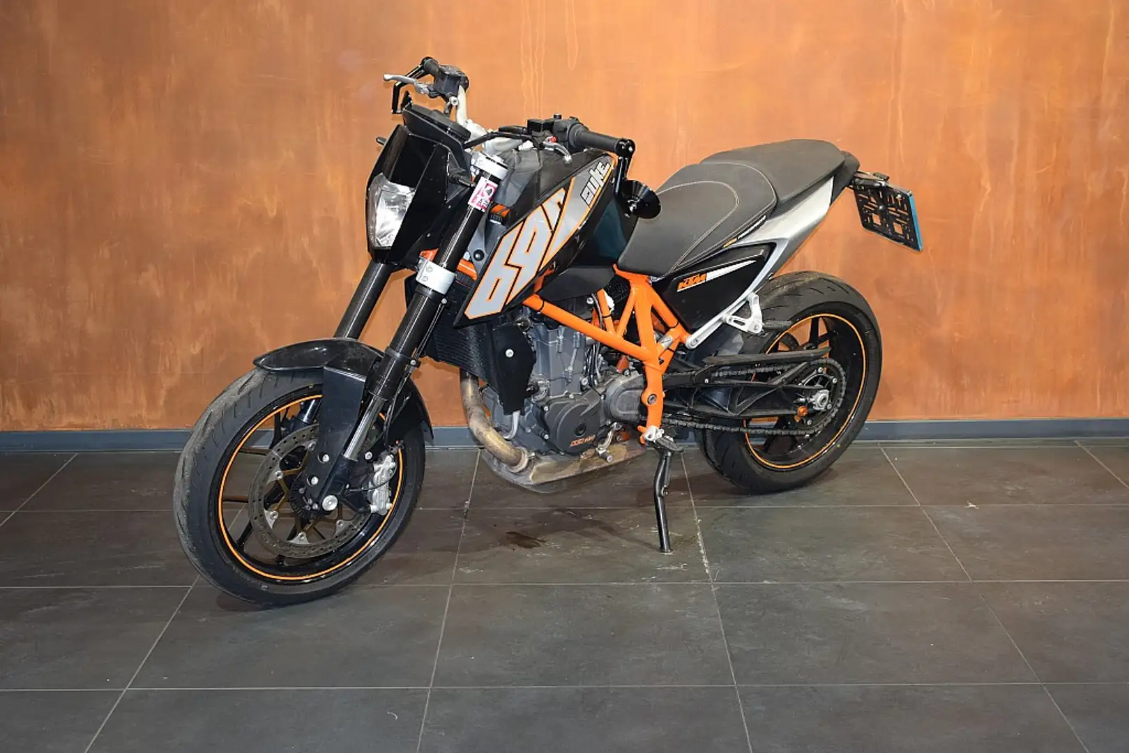 KTM 690 Duke Orange - 2