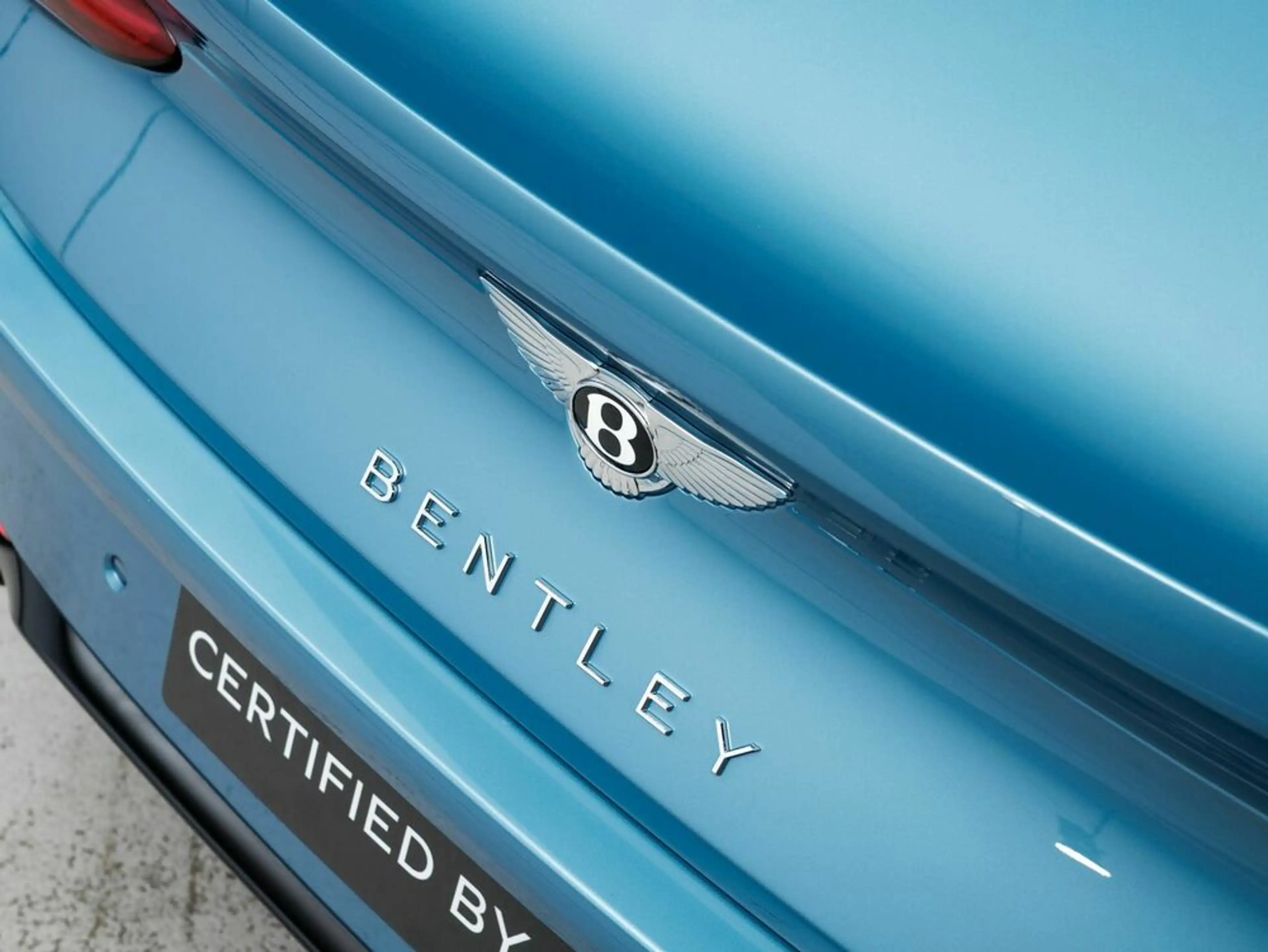 Bentley Continental GT Azure V8 Hybrid — photo 13