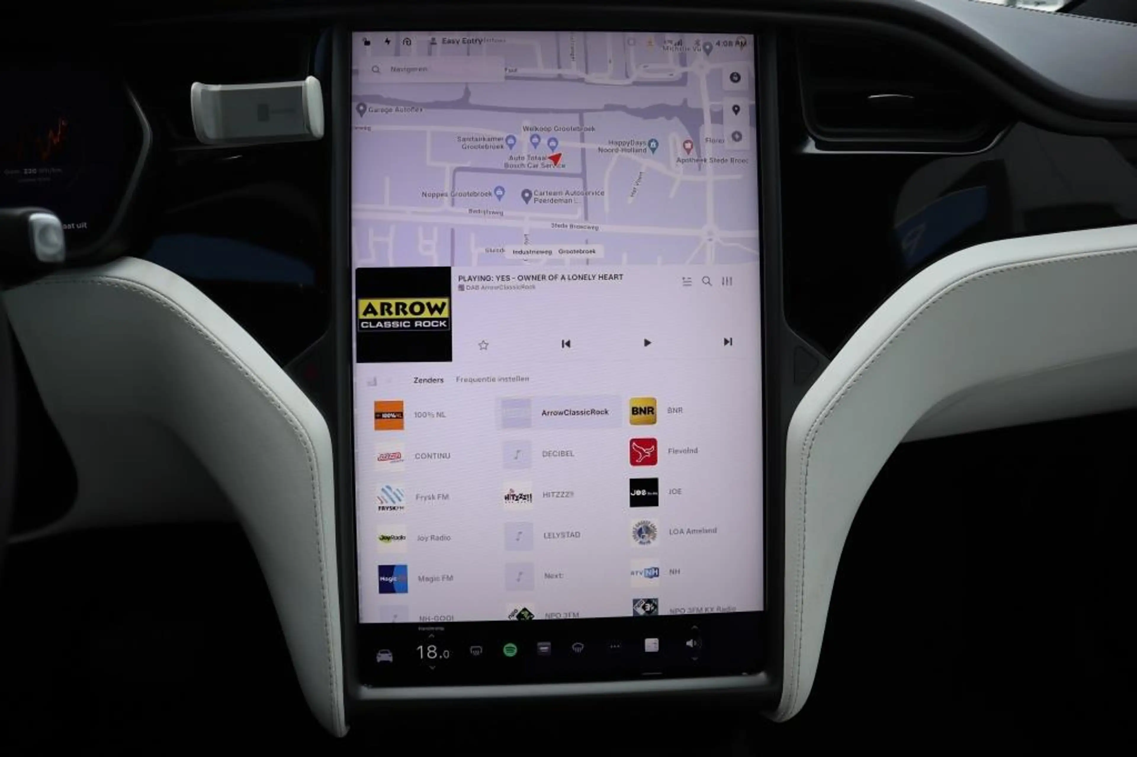 Tesla Model X Long Range, Autopilot — photo 9