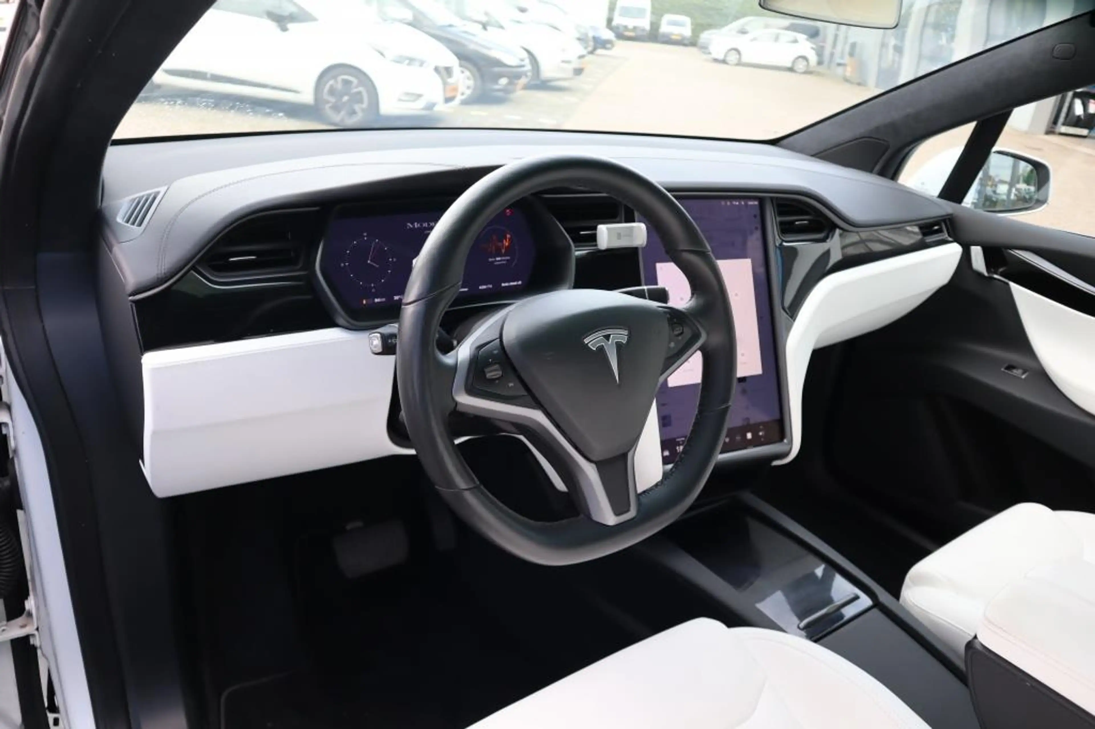 Tesla Model X Long Range, Autopilot — photo 4