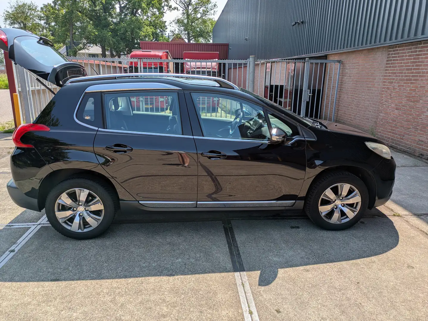 Peugeot 2008 2008 1.2 VTi Allure Zwart - 1