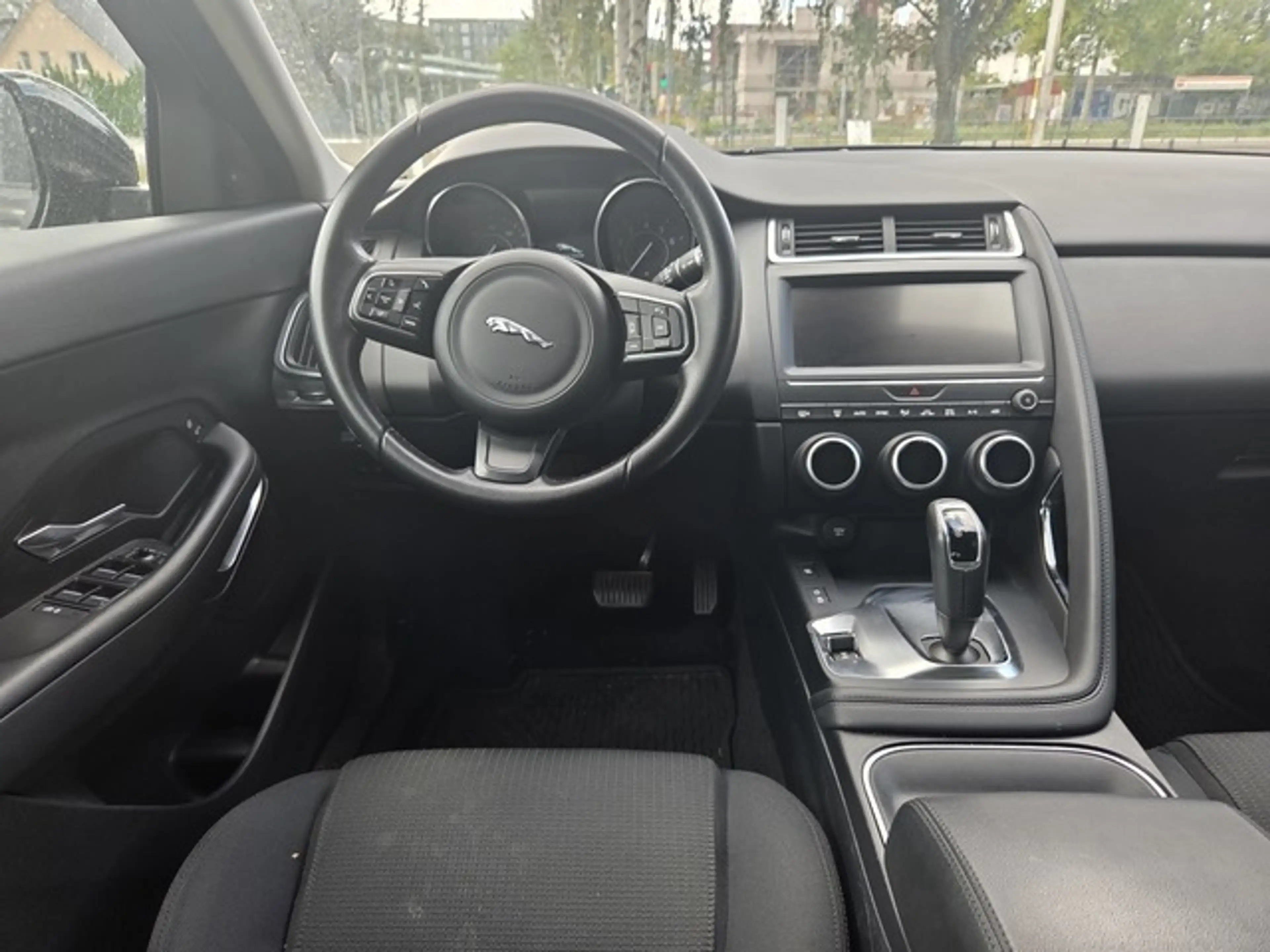 Jaguar E-Pace AWD Navi ACC Sitzheizg. dt. Modell — photo 11