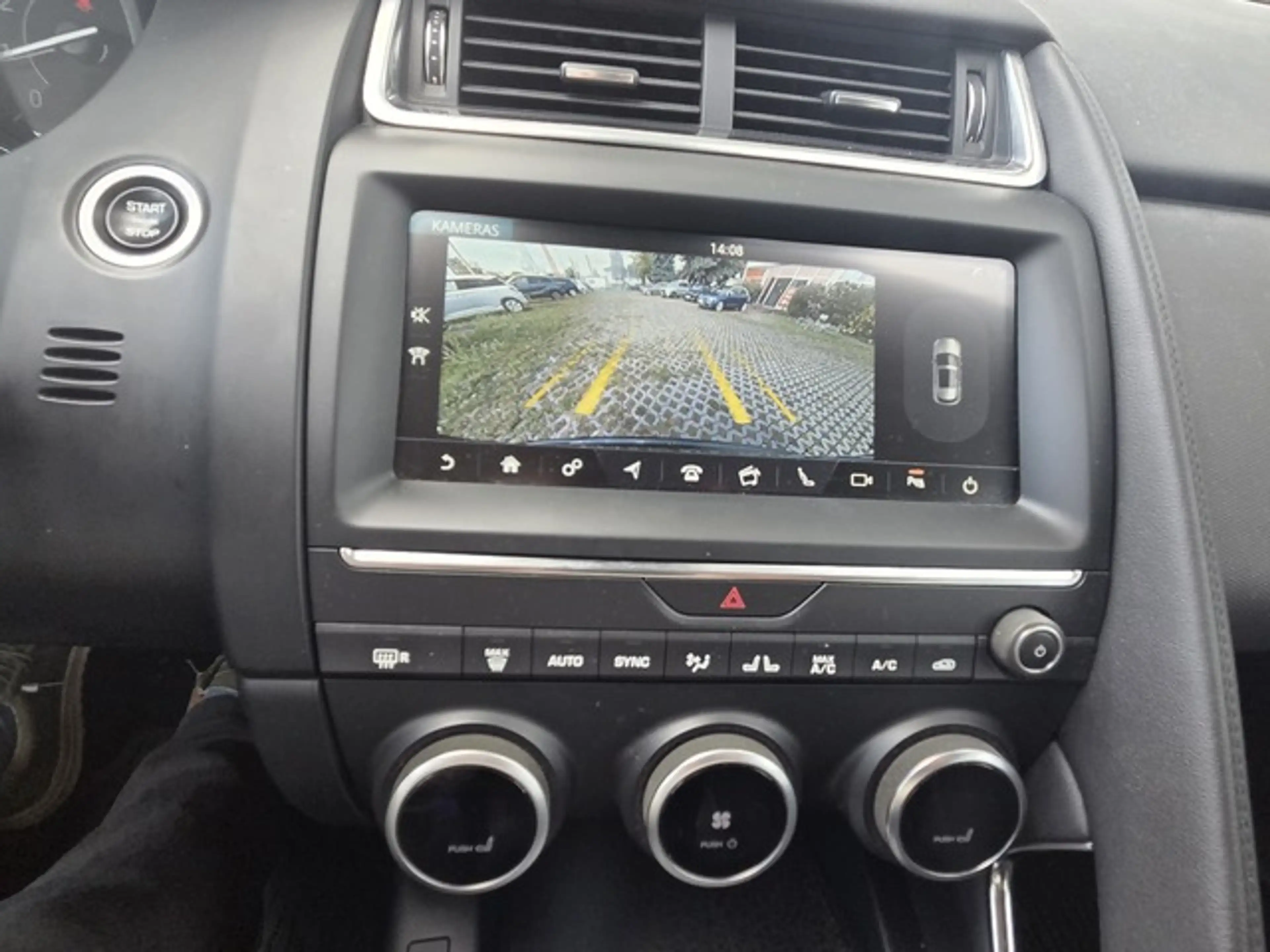 Jaguar E-Pace AWD Navi ACC Sitzheizg. dt. Modell — photo 14
