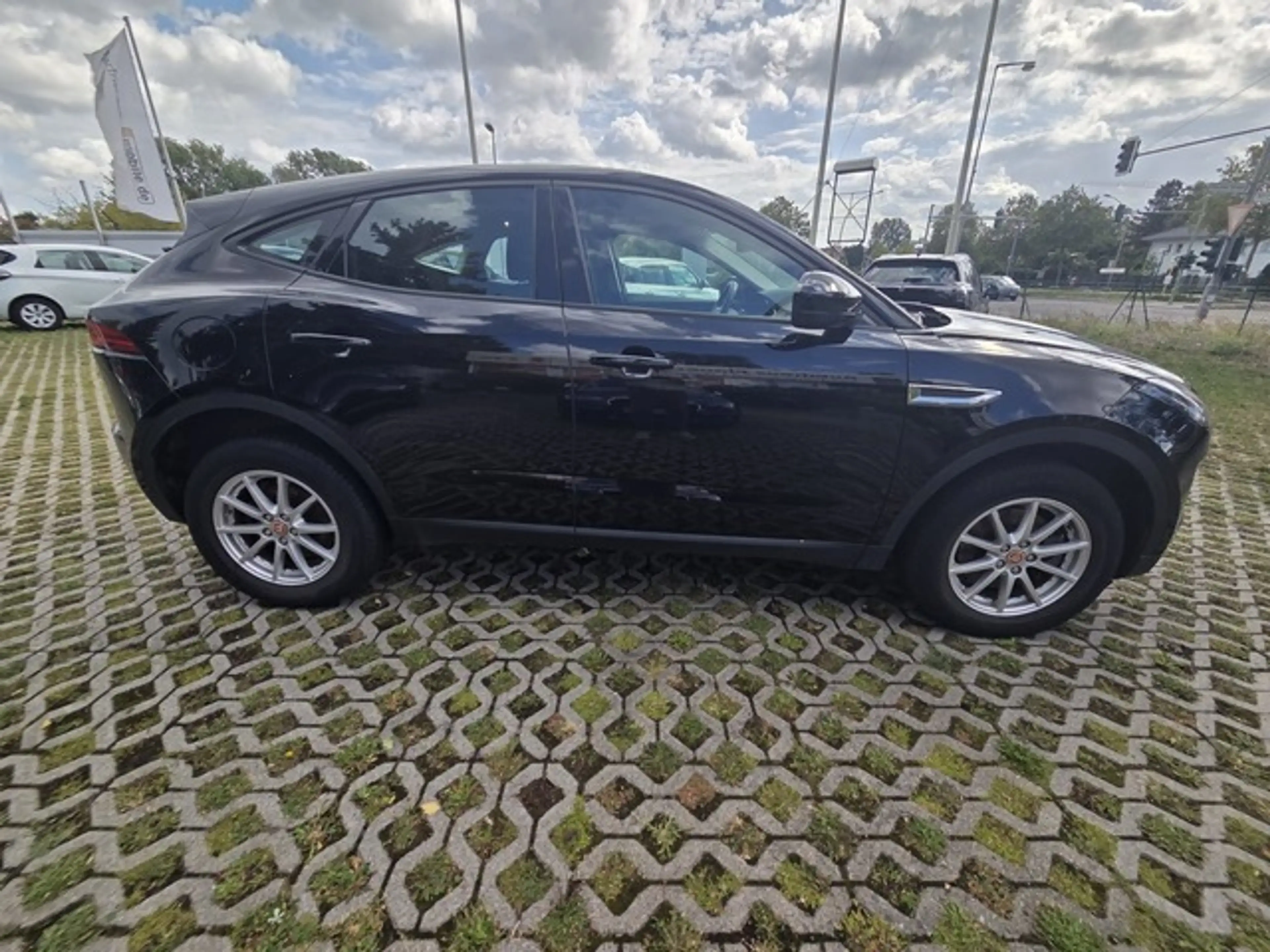 Jaguar E-Pace AWD Navi ACC Sitzheizg. dt. Modell — photo 8