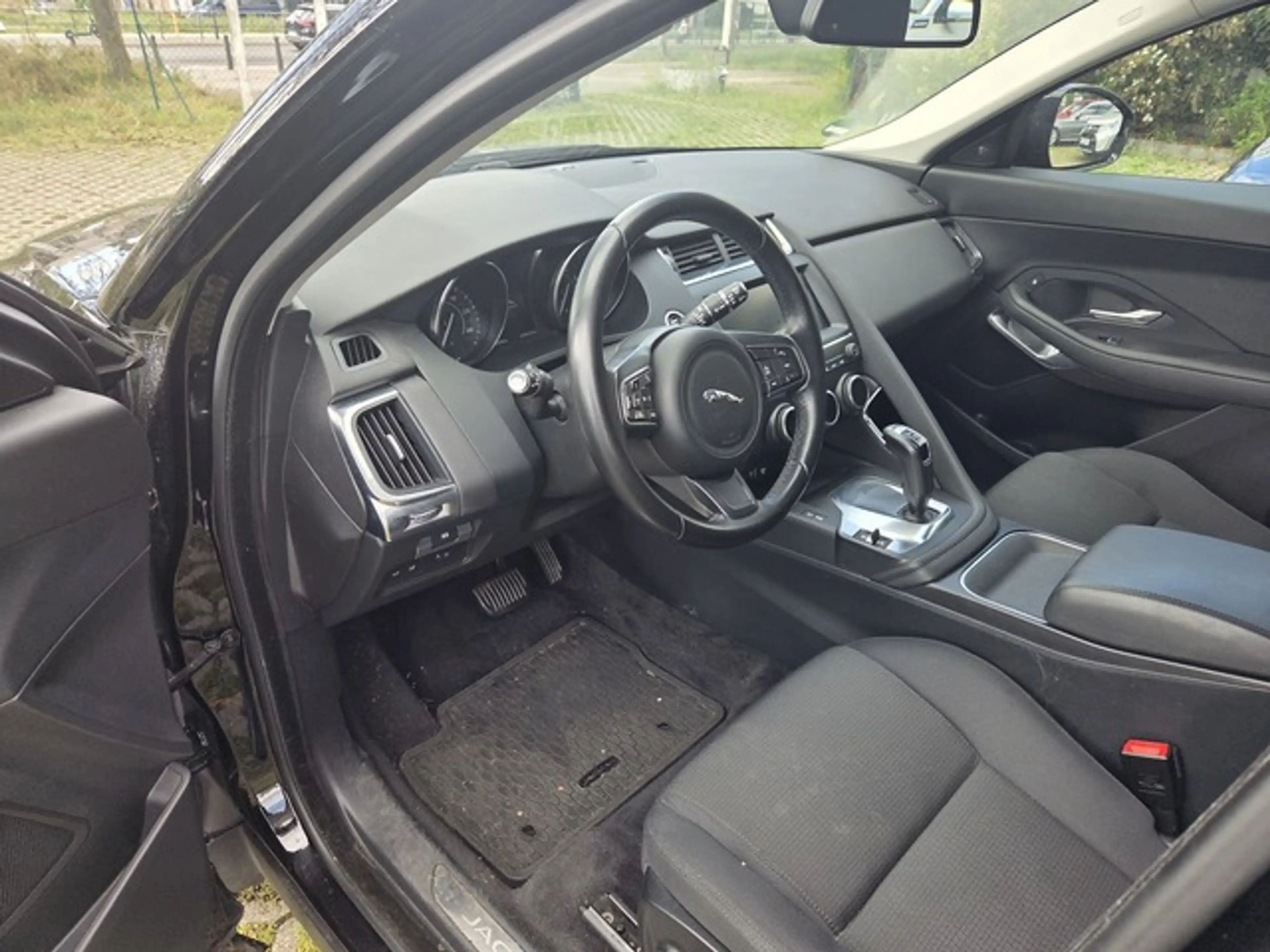 Jaguar E-Pace AWD Navi ACC Sitzheizg. dt. Modell — photo 10