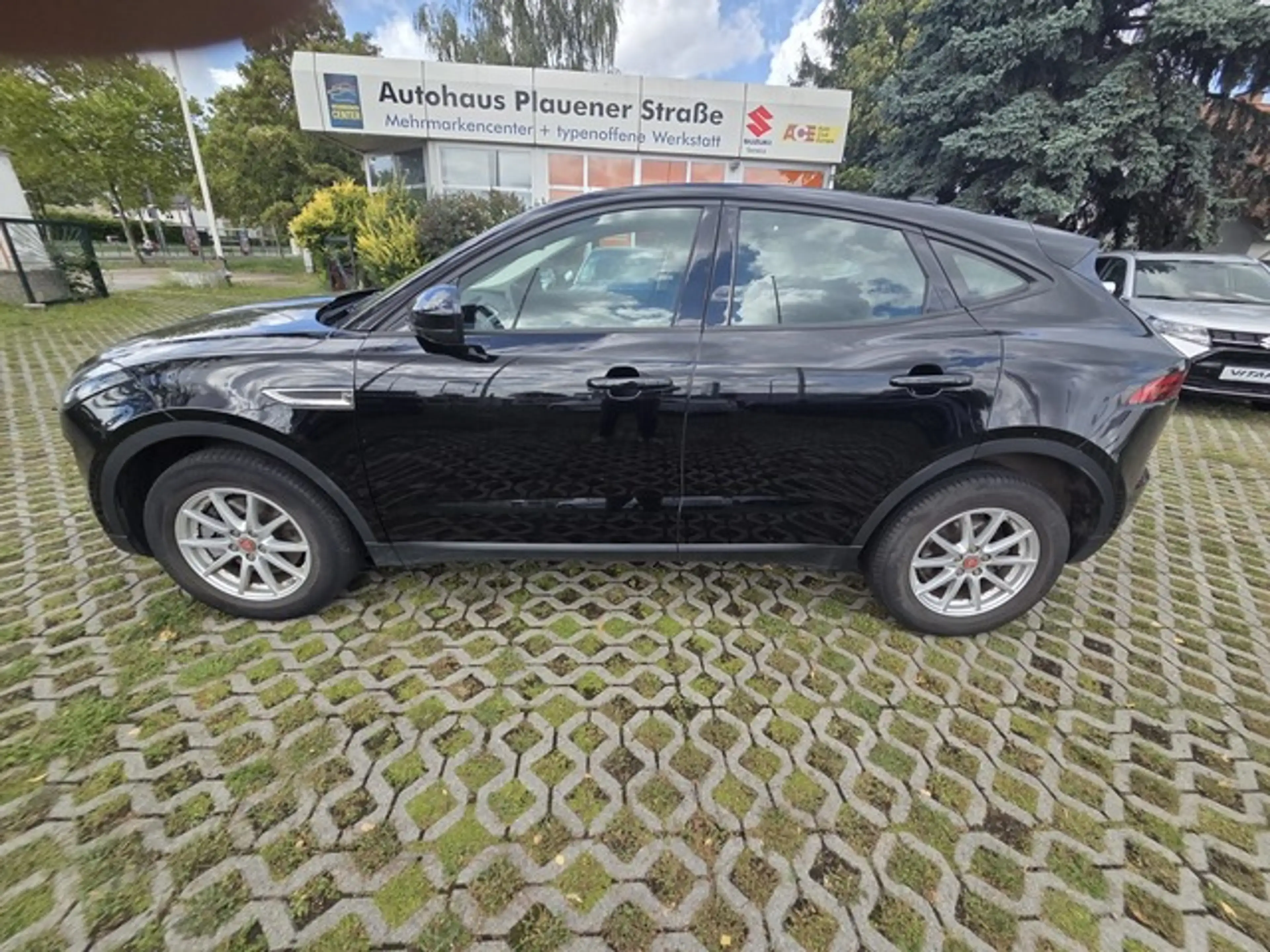 Jaguar E-Pace AWD Navi ACC Sitzheizg. dt. Modell — photo 4