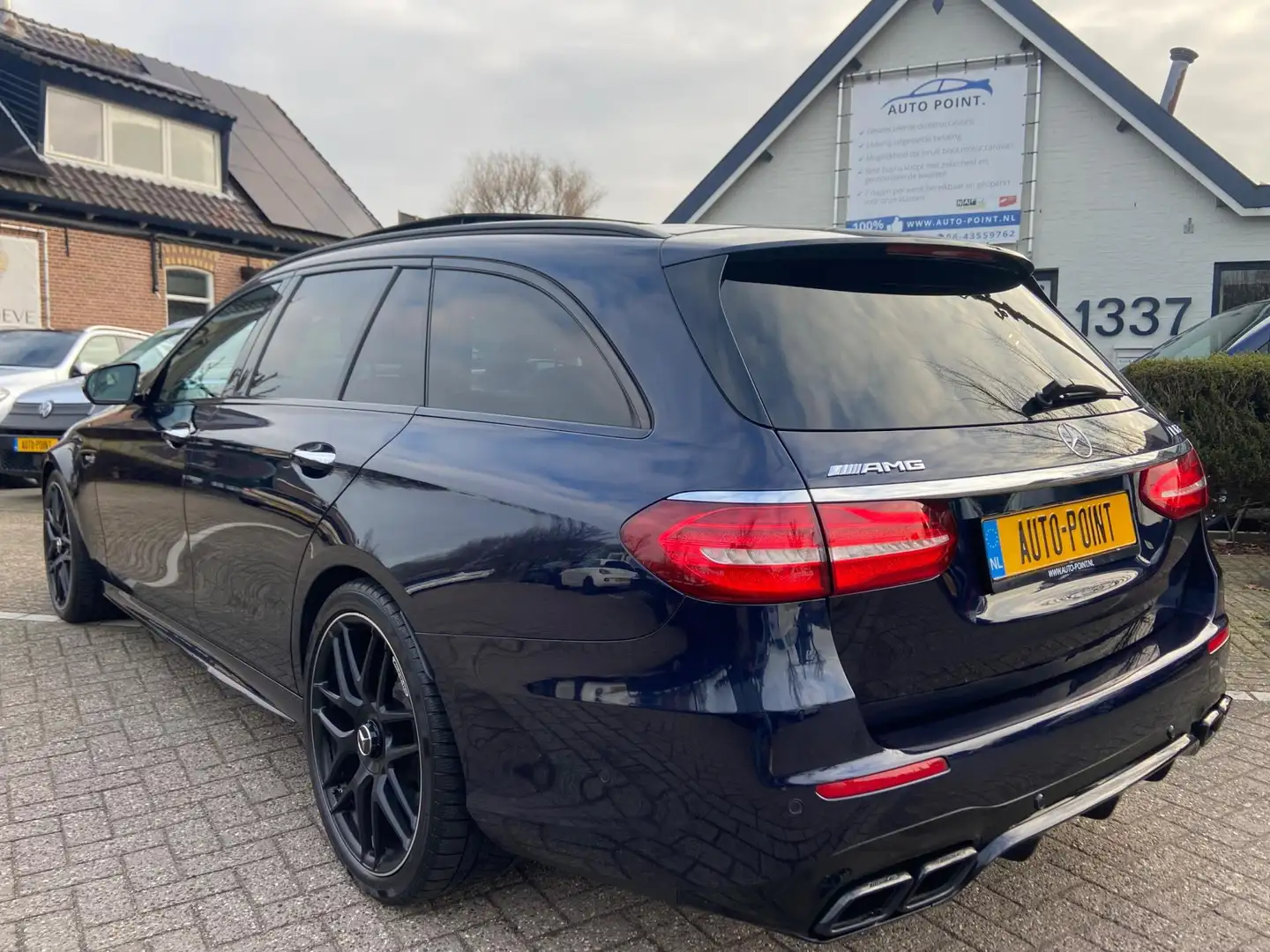 Mercedes-Benz E 63 AMG Estate 4X4/NL-AUTO/PANO/BURMESTER/MASSAGE/HEADUP Blau - 2