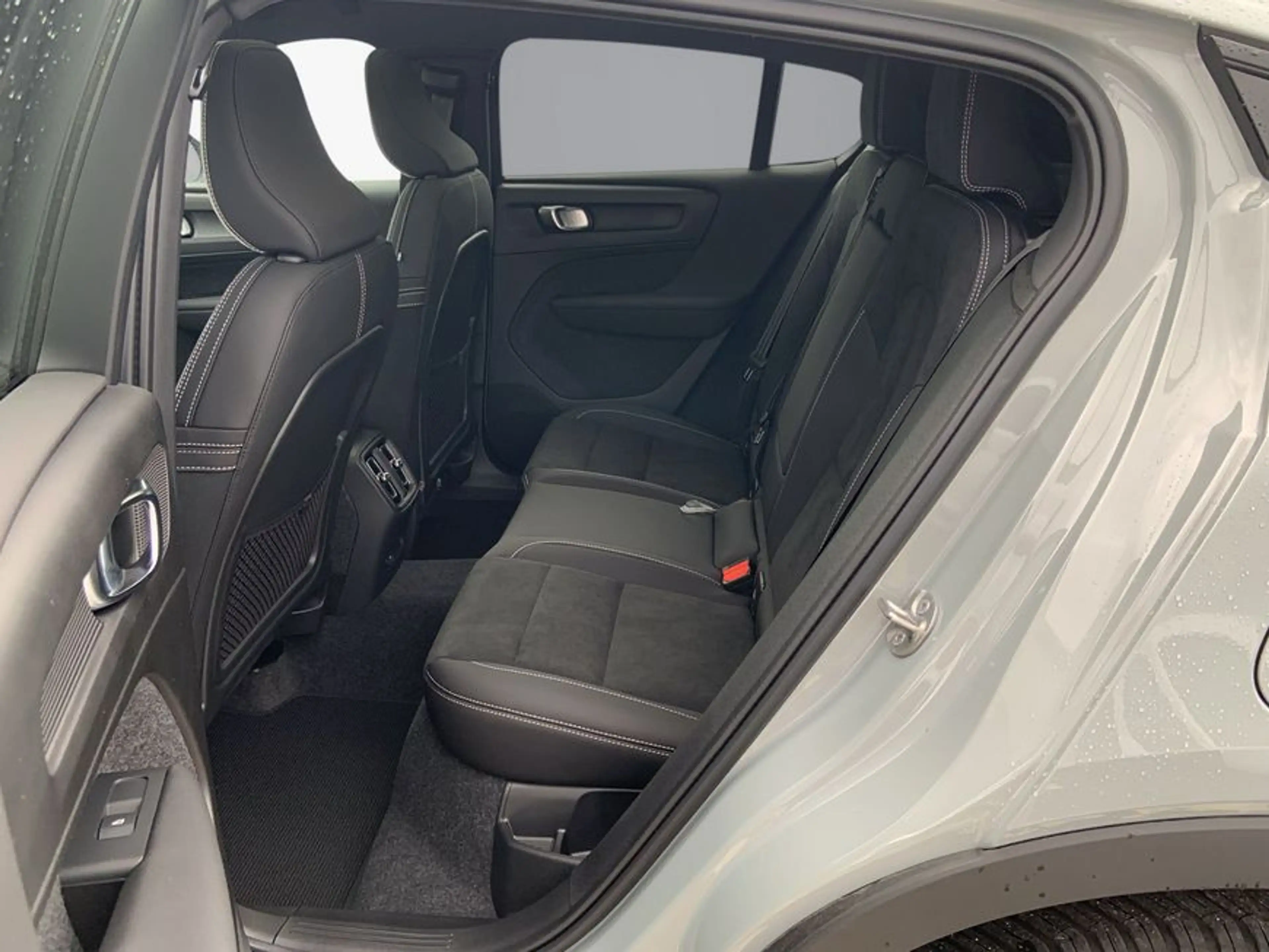 Volvo C40 Recharge 82 kWh Twin Motor Plus**19Zoll** — photo 13