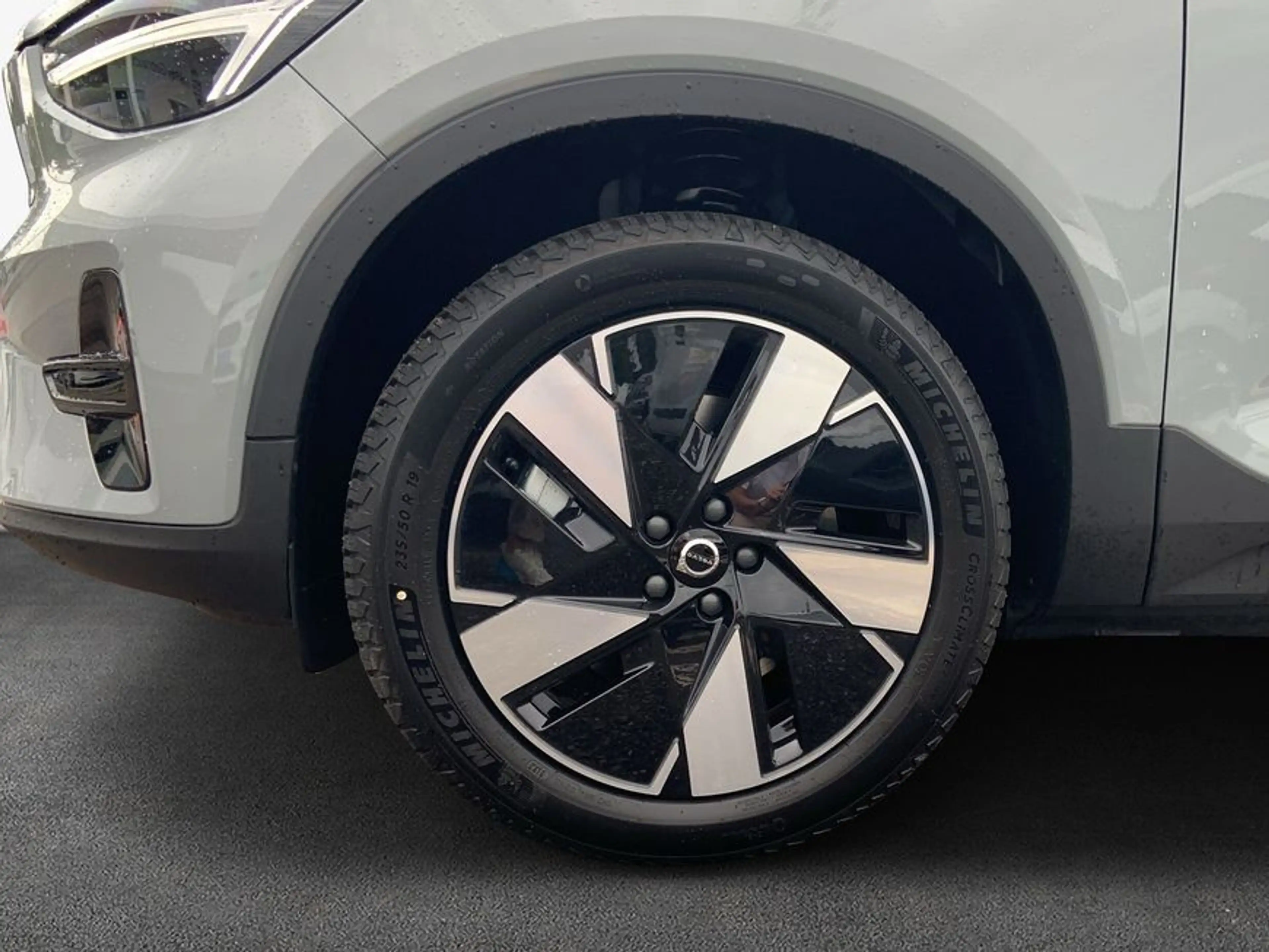 Volvo C40 Recharge 82 kWh Twin Motor Plus**19Zoll** — photo 8
