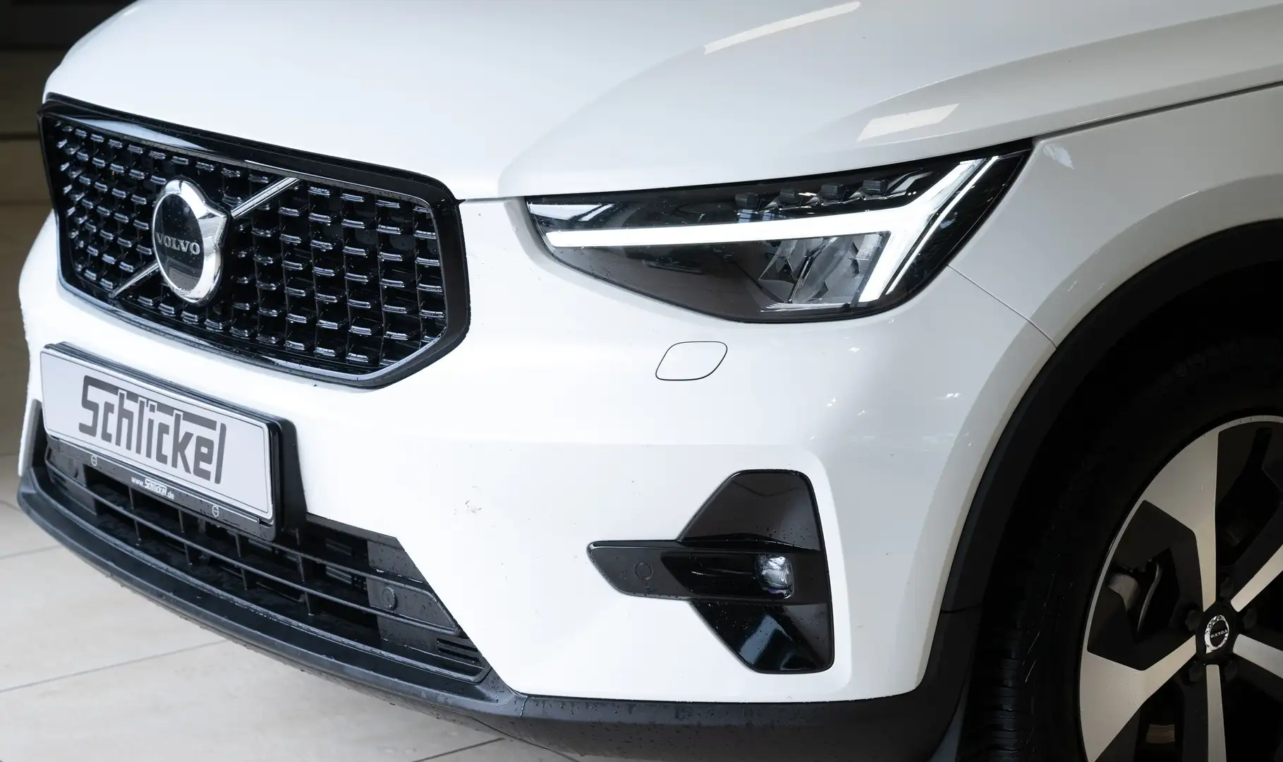 Volvo XC40 B4 Plus Dark 2WD Navi ACC 2-Zonen-Klimaautomatik Weiß - 2