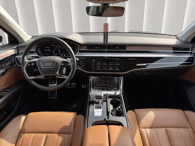 Audi S8 view 11