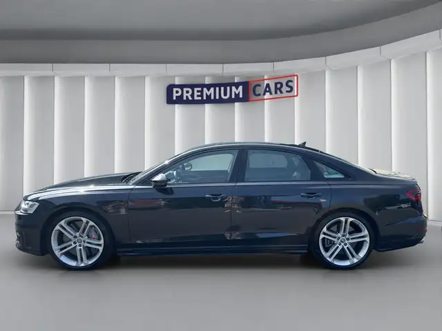 Audi S8 view 2