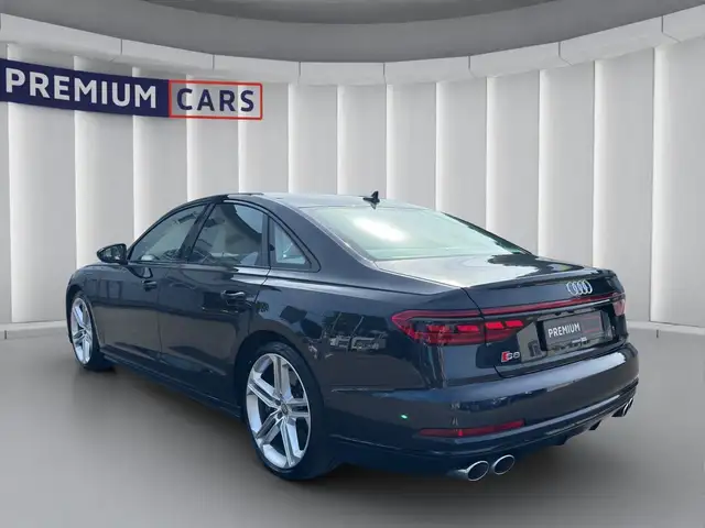 Audi S8 view 3