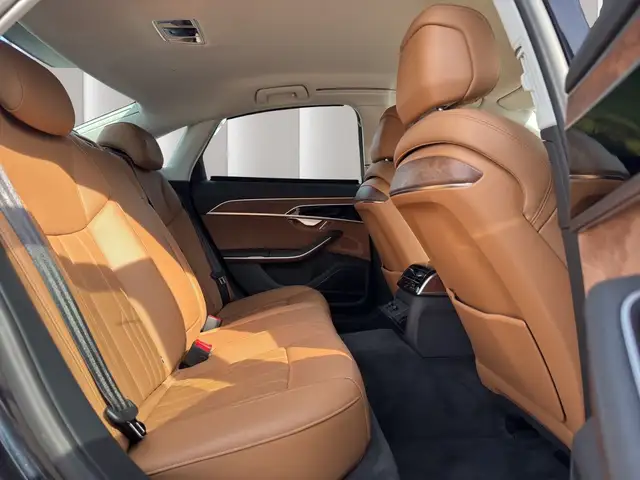 Audi S8 view 16