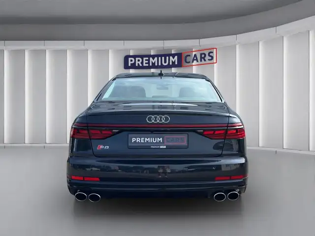 Audi S8 view 4