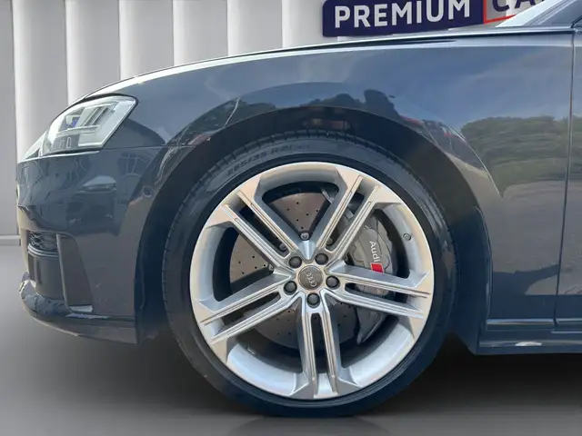 Audi S8 view 18