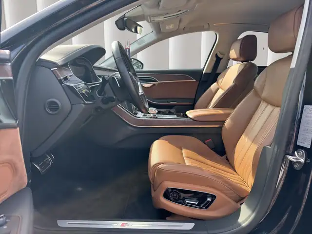 Audi S8 view 10