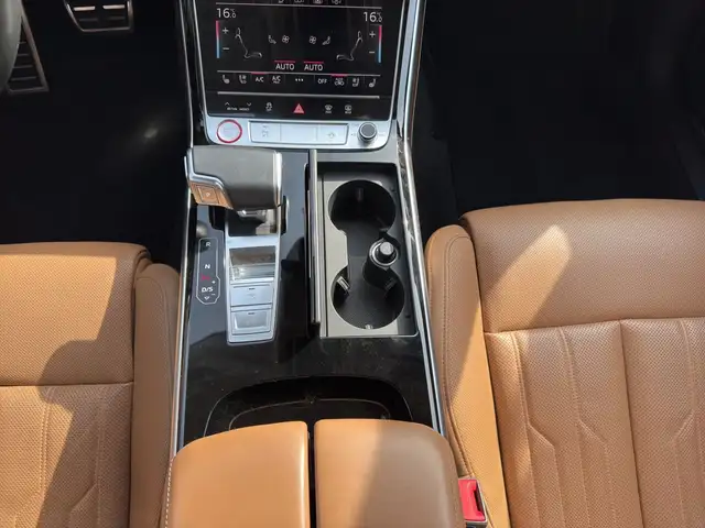 Audi S8 view 13