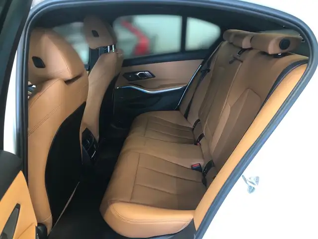 BMW 3 Series view 5