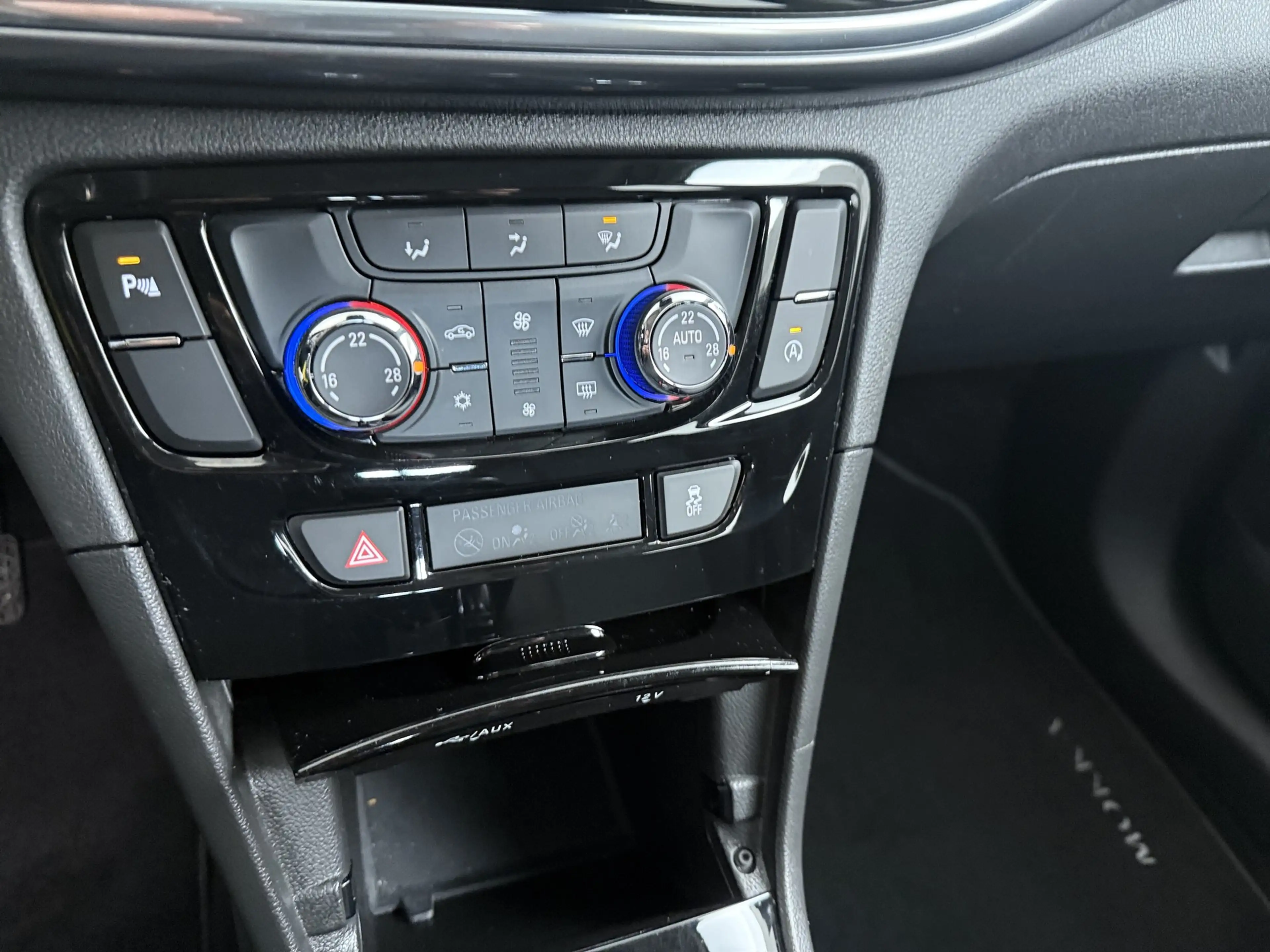 Opel Mokka X 1.4 Turbo Innovation / Trekhaak / Navigatie / Park — photo 29