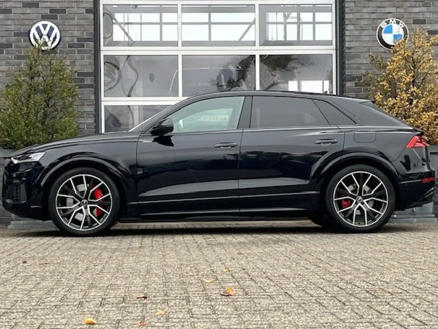 Audi Q8 55 TFSI E Q S-LINE - LEDER - EL. TREKH. - 22 INCH Zwart - 2