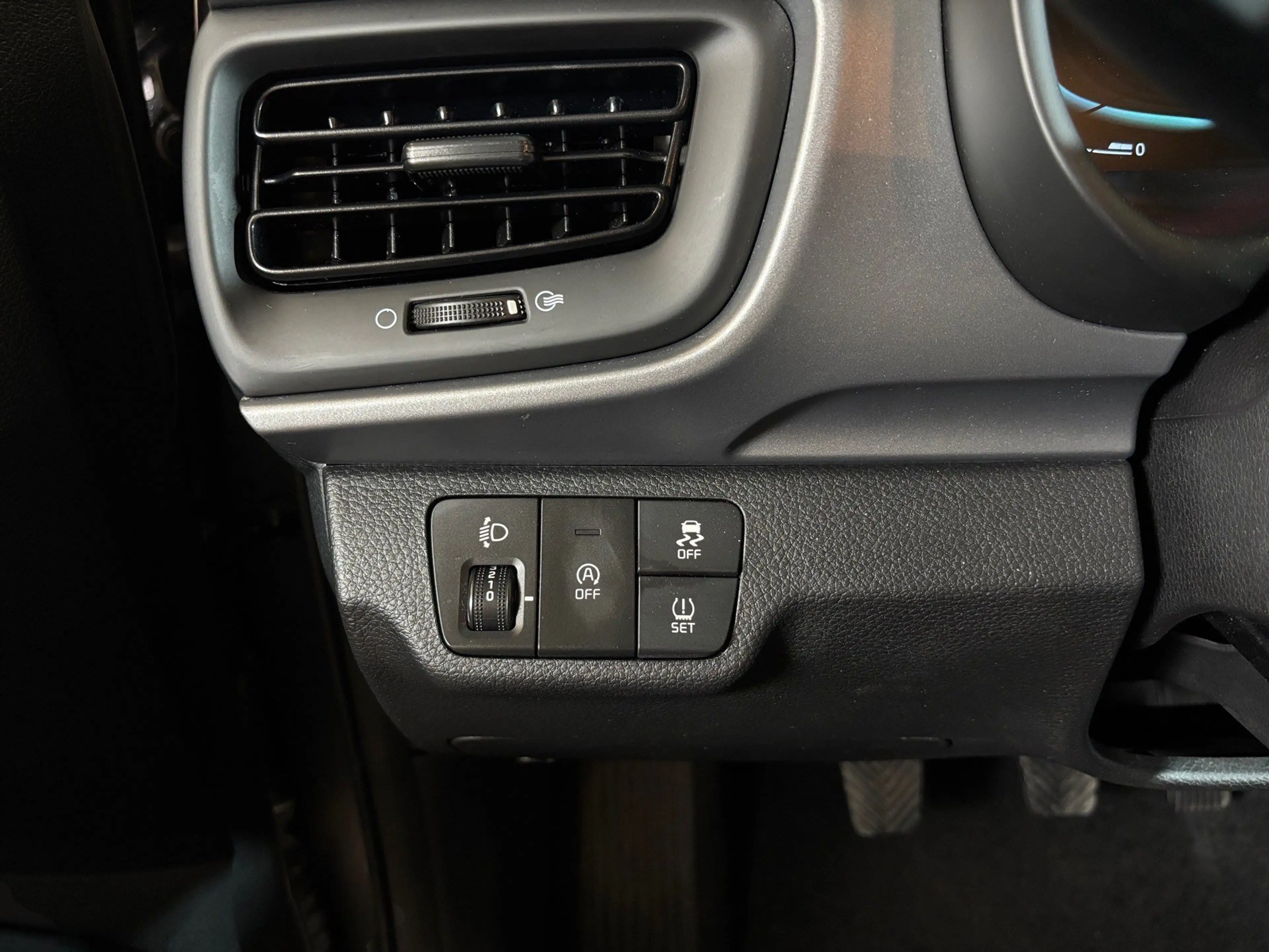 Kia Stonic Silver *SitzHzg*LrdHzg*Temp*Regensens* — photo 15