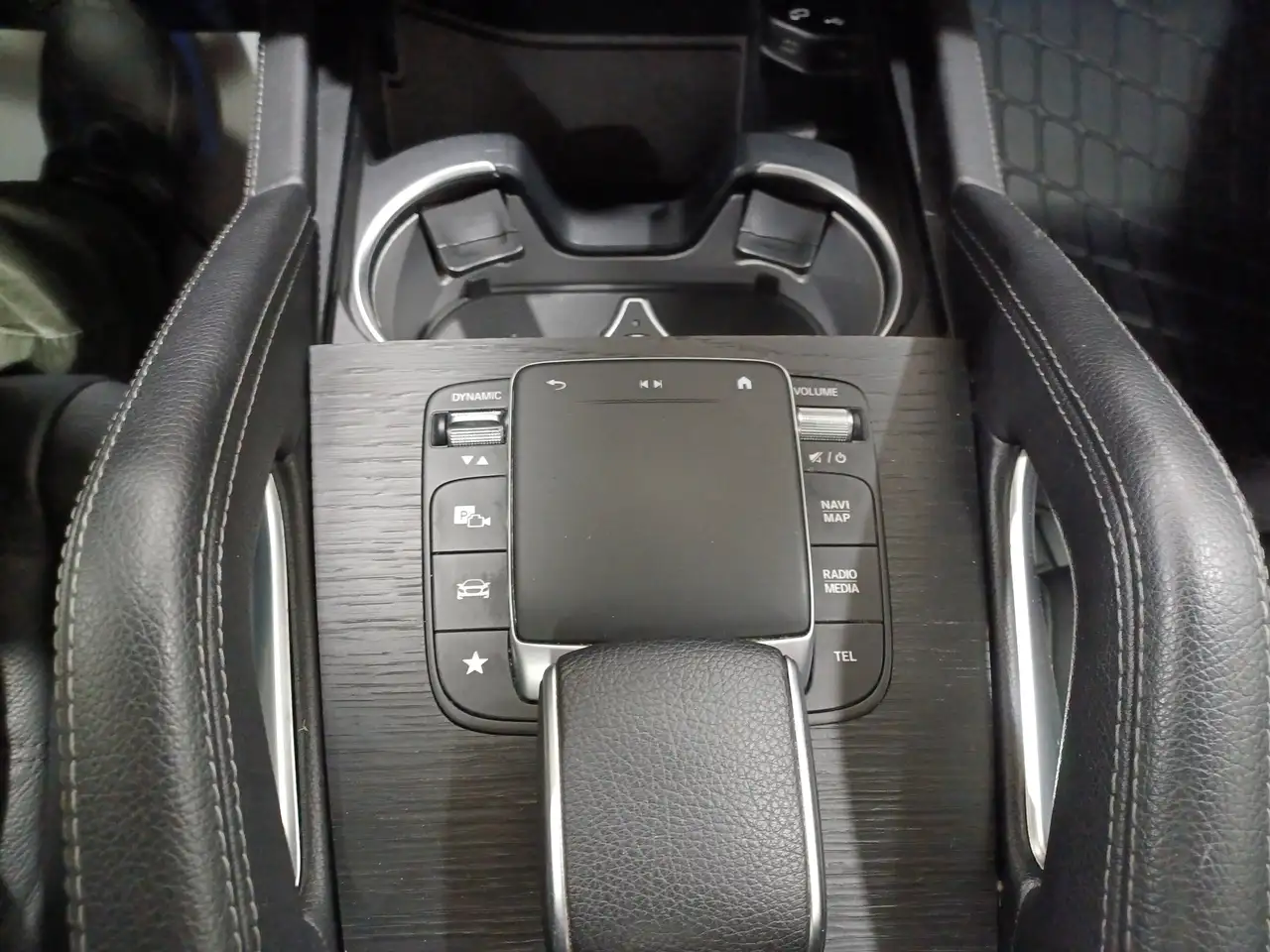 Mercedes-Benz GLE снимка Mercedes-Benz GLE
