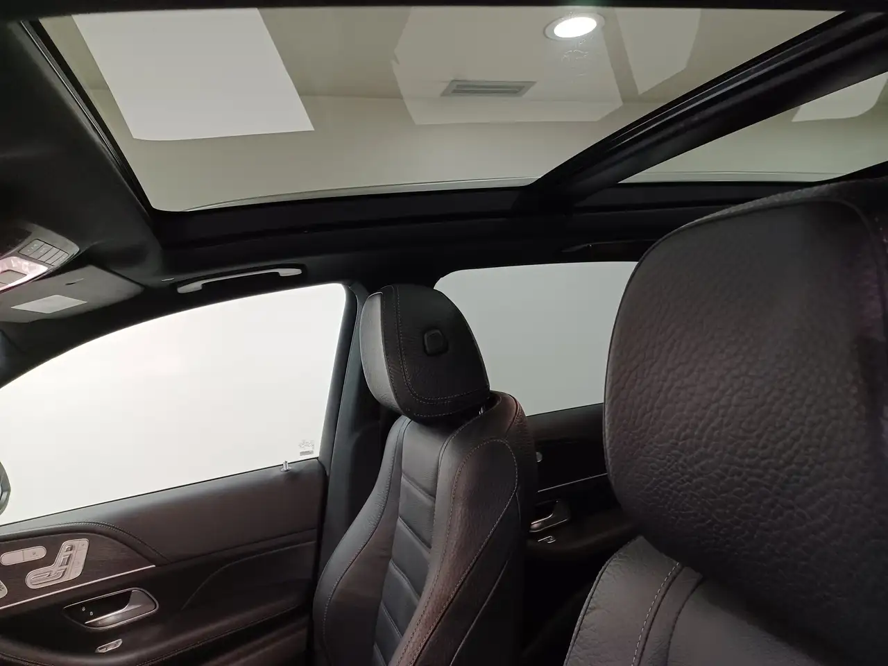 Mercedes-Benz GLE снимка Mercedes-Benz GLE