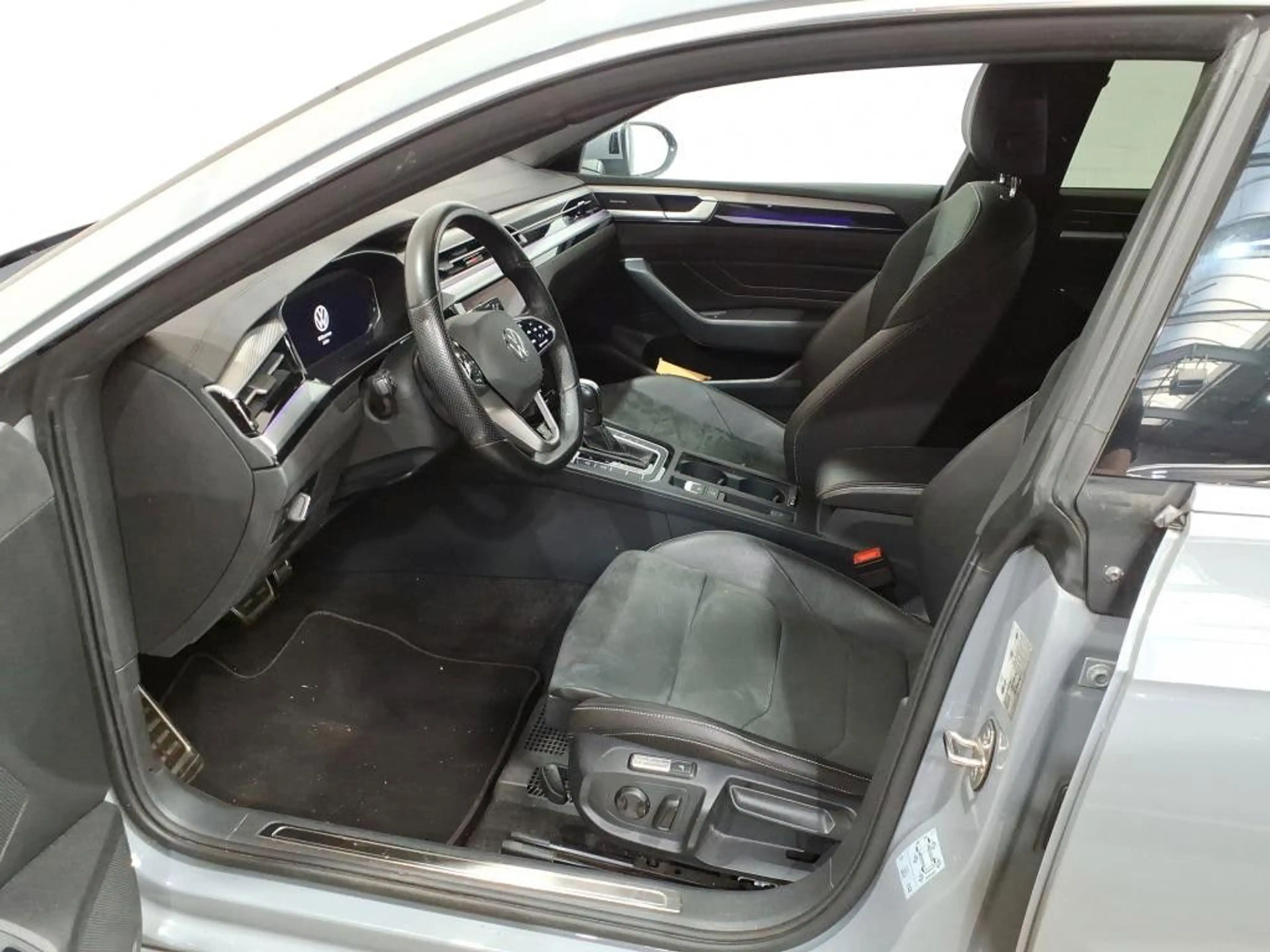 Volkswagen Arteon 2.0 TSI 4M R-LINE*RCAM*HARMAN*IQ* — photo 6