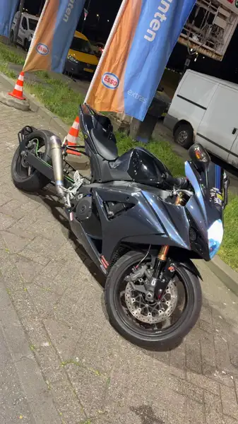 Suzuki GSX-R 1000 - foto 2