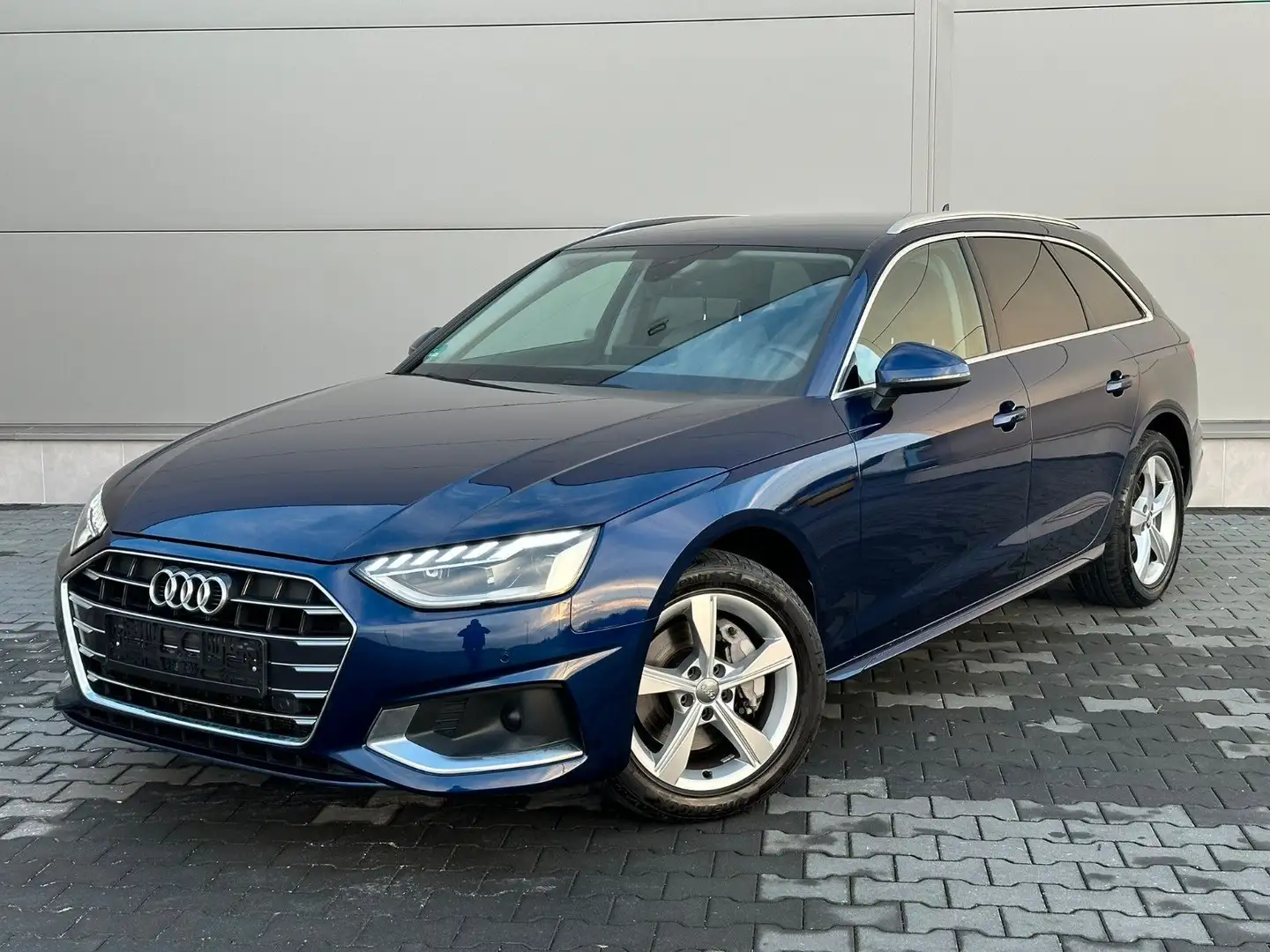 Audi A4 Avant 40 TDI advanced Blau - 1