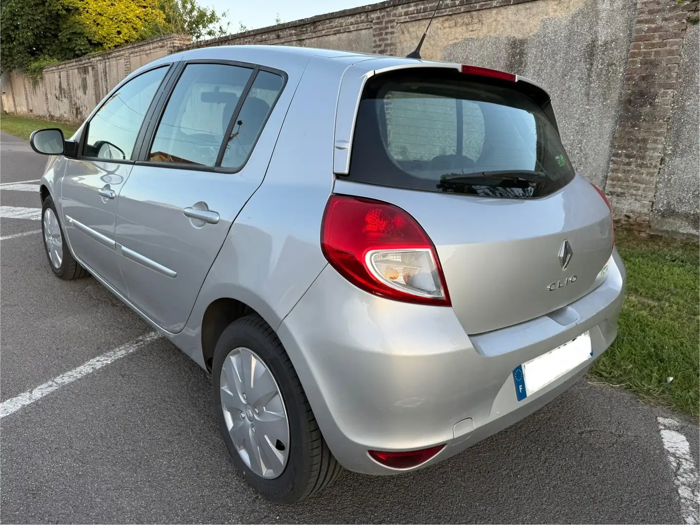 Renault Clio III dCi 90 eco2 Expression Clim - 1