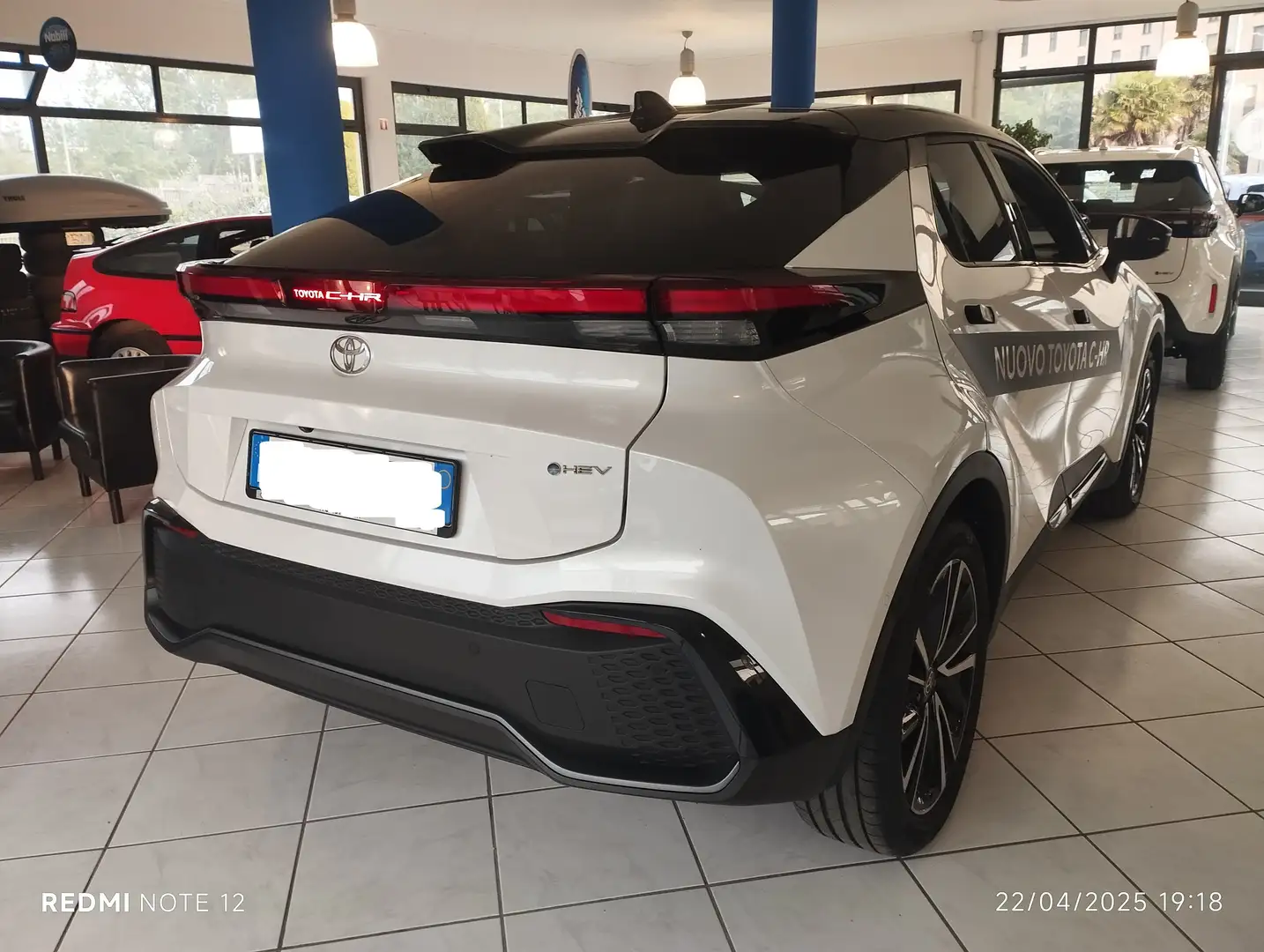 Toyota C-HR Full-Hybrid Lounge + Advanced Pack - 2
