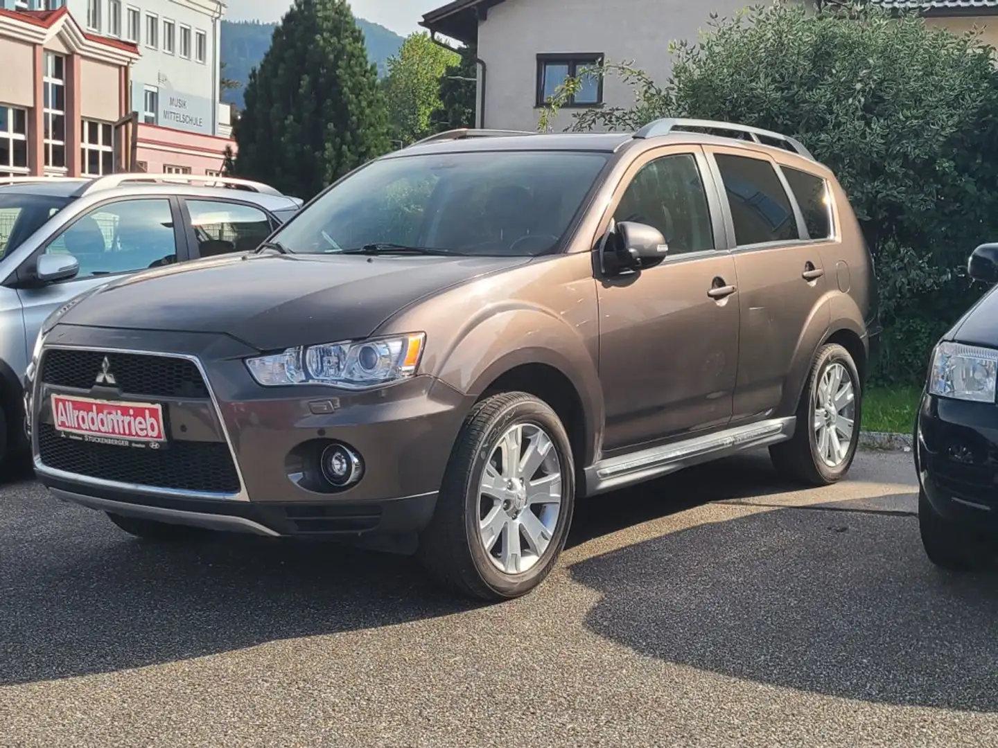 Mitsubishi Outlander 2,2 DI-D Instyle Leder Braun - 1