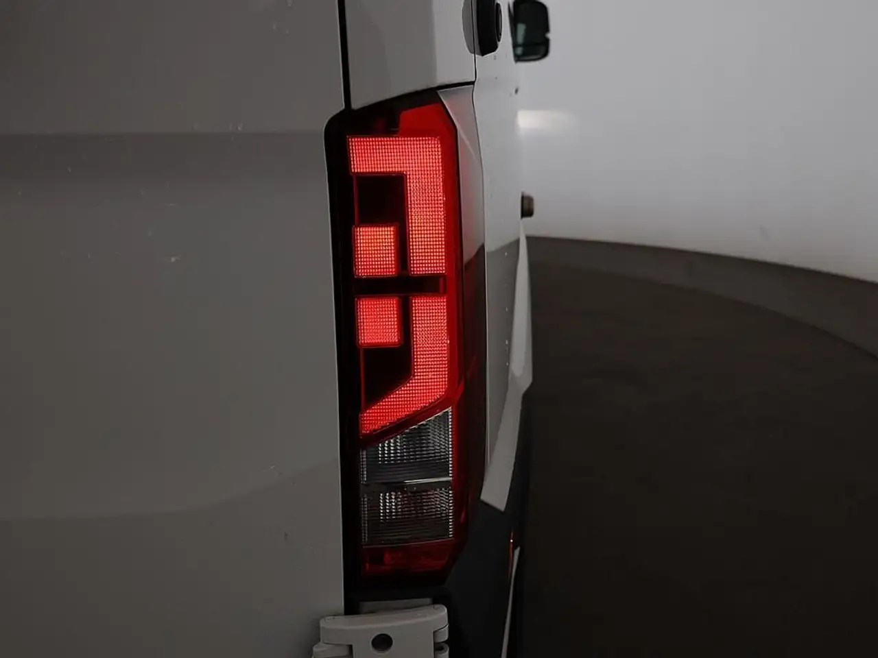 Volkswagen Crafter E 35 Kasten 36kWh Aut LED R-KAMERA NAVI 9