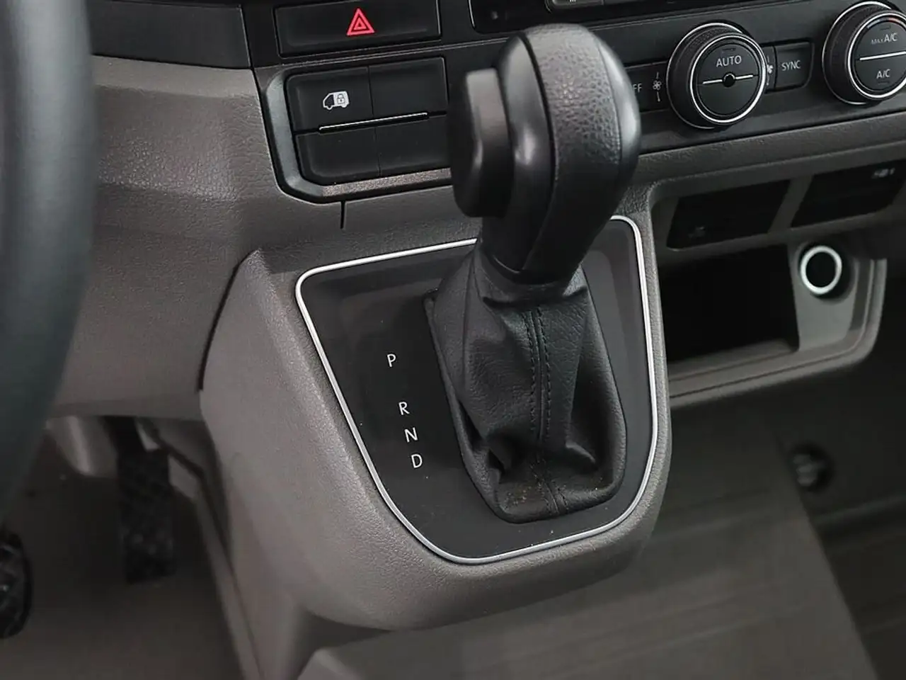 Volkswagen Crafter E 35 Kasten 36kWh Aut LED R-KAMERA NAVI 16