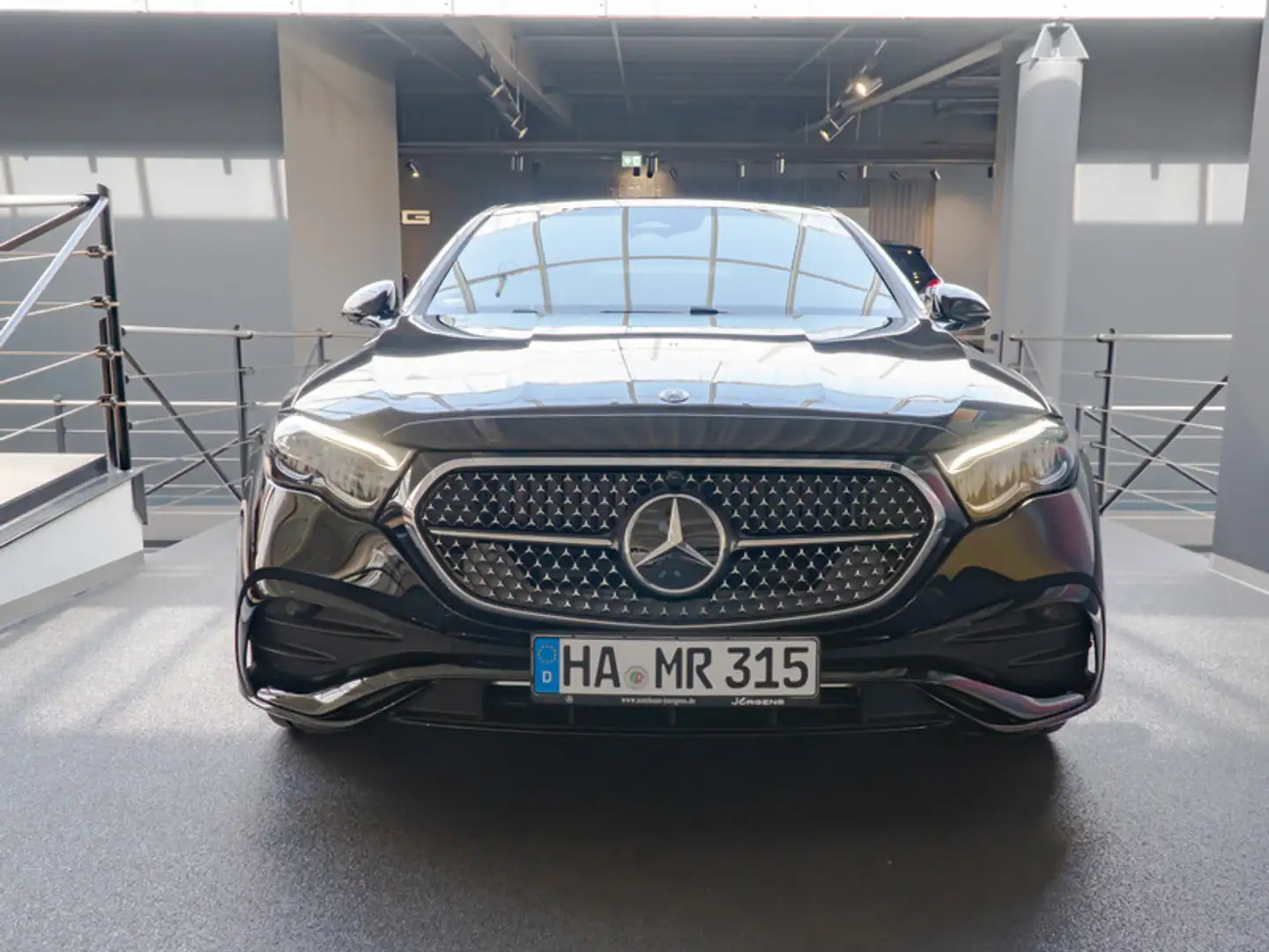 Mercedes-Benz E 200 4M AMG-Sport/Super/Pano/Night/Sitzklima/20 Zwart - 2